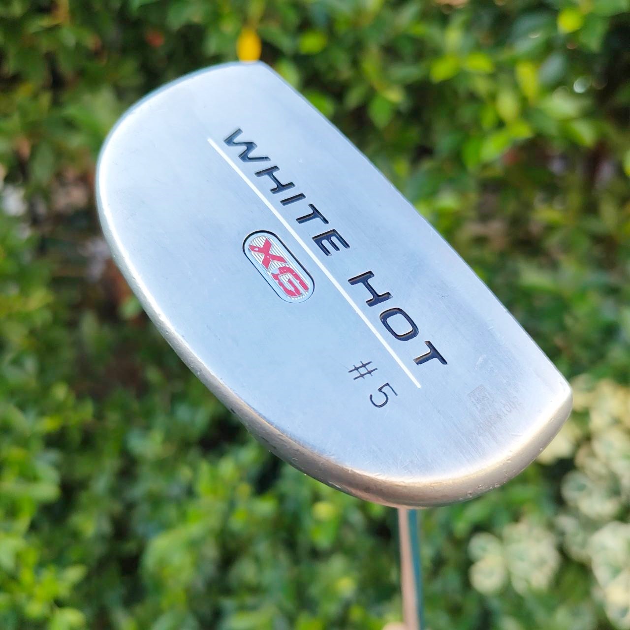 PUTTER ODYSSEY WHITE HOT XG #5 ความยาว 35 นิ้ว หน้าสัมผัสระดับเทพเจ้า!! ทั้งนุ่ม และมีการออกแบบให้ช่วยให้ลูกได้หมุนเร็ว!! ลดแรงเฉื่อย เกาะไลน์ขั้นเทพ!! ไม้กอล์ฟมือสอง ของแท้ BY NakaraLuxurious