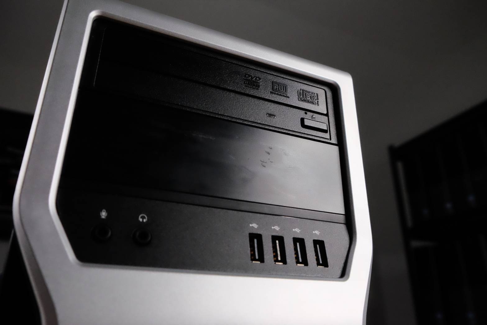 Dell Precision T1600 Workstation เวิร์กสเตชัน E3-1225 Ram 8 GB SSD 120 GB HDD 1 TB VGA 1 GB มีประกัน