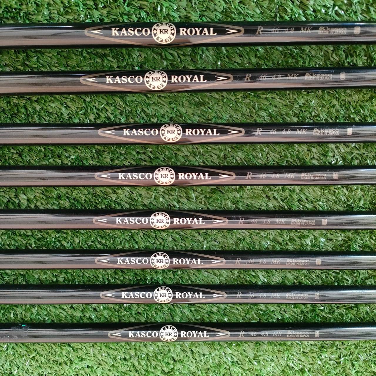 ชุดเหล็ก KASCO ROYAL SUPER HYTEN มีเหล็ก 5-9 เเละ PW AW SW ก้าน KASCO KR ROYAL FLEX R เป็นรุ่นระดับ HI-END สูงสุด หายากมาก ที่ญี่ปุ่นมือสอง ราคายังไป 3 หมื่นกว่าครับ ท่านที่ชอบขุดเหล็กหรูหรา และยัง ช่วยในการตี ตีวงแบบสบายๆ ก็ง่าย ได้ระยะ มากๆ เลยครับ เป็น