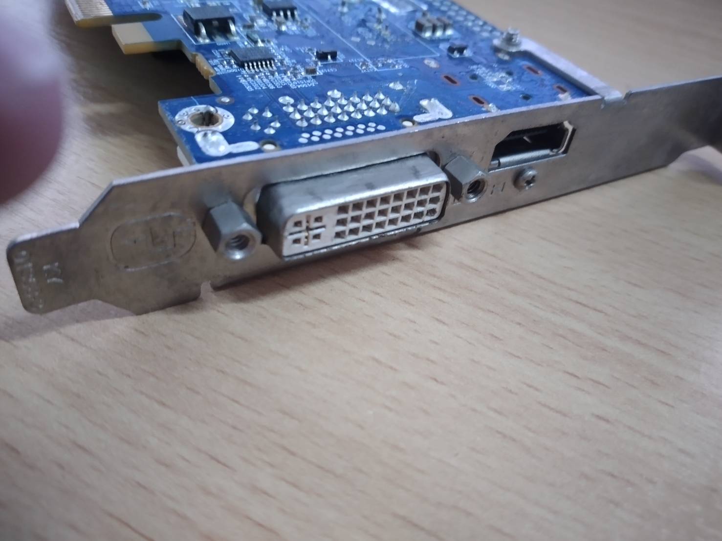 ATI RADEON HD 6570 2GB PCIE HDMI/DVI VIDEO CARD HP 633907-001