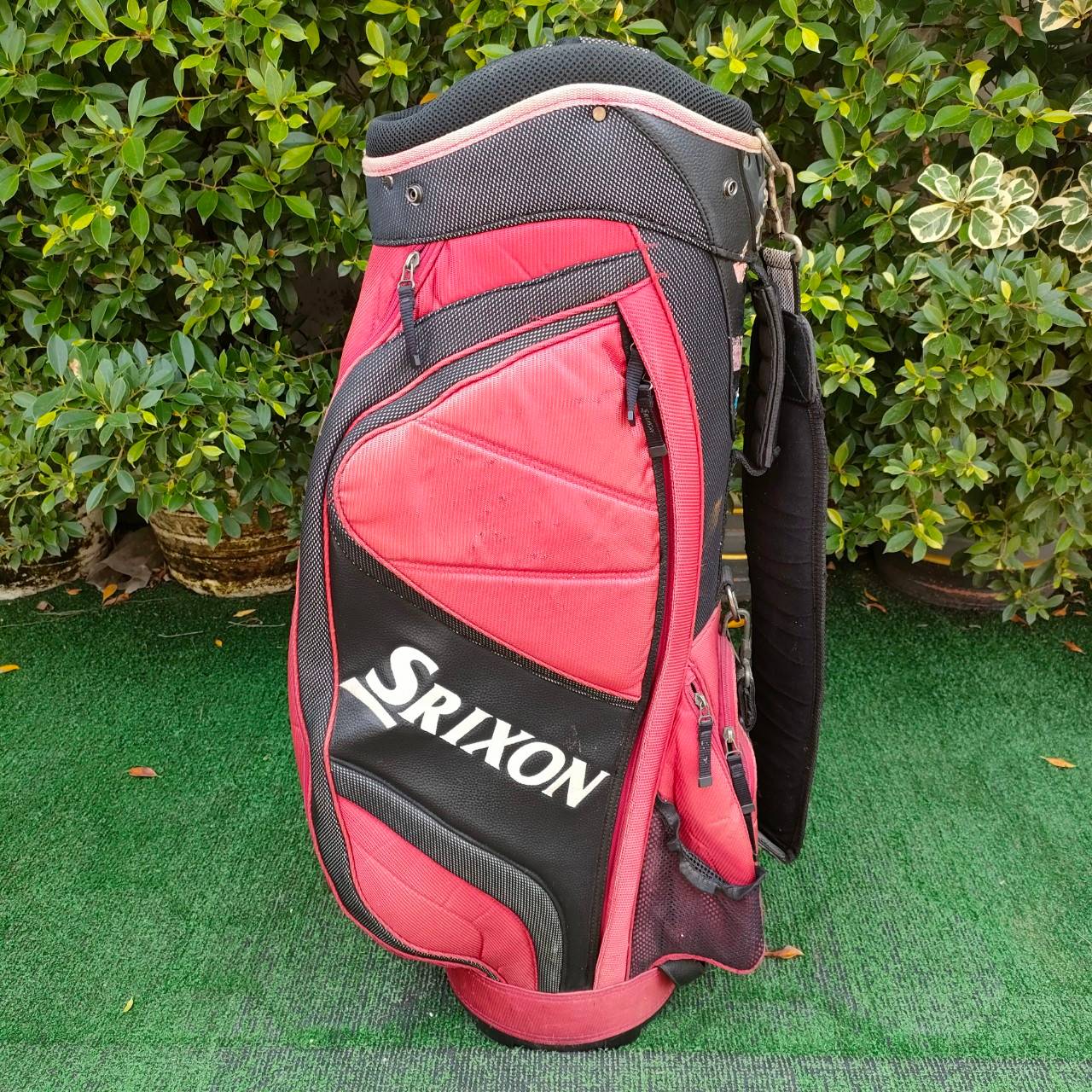 ถุงกอล์ฟ SRIXON มือสอง ** ถุงกอล์ฟสีซีดเล็กน้อย ** ซิปใช้ได้หมดทุกซิป ถุงของแท้ ไม้กอล์ฟมือสอง ของแท้ BY NakaraLuxurious