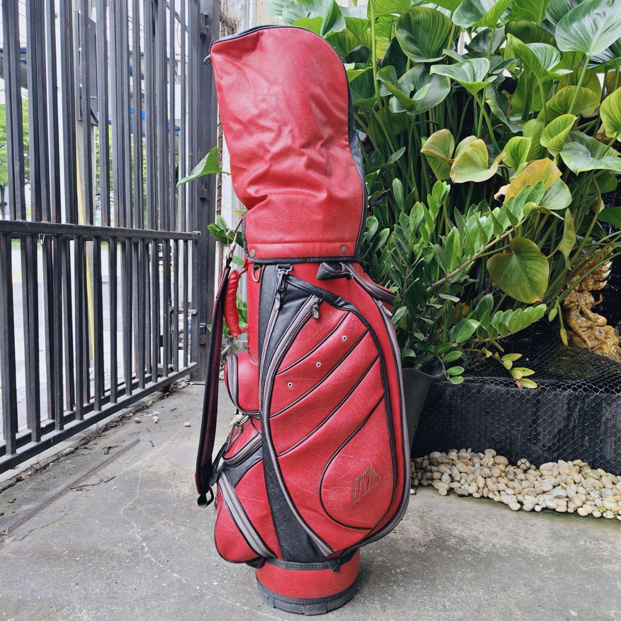 ถุงกอล์ฟ MIZUNO สีแดงหนังแท้ 🇯🇵 มือสองนำเข้าจากญี่ปุ่น สไตล์สปอร์ตหรู ดูโดดเด่นทุกมุมสนาม