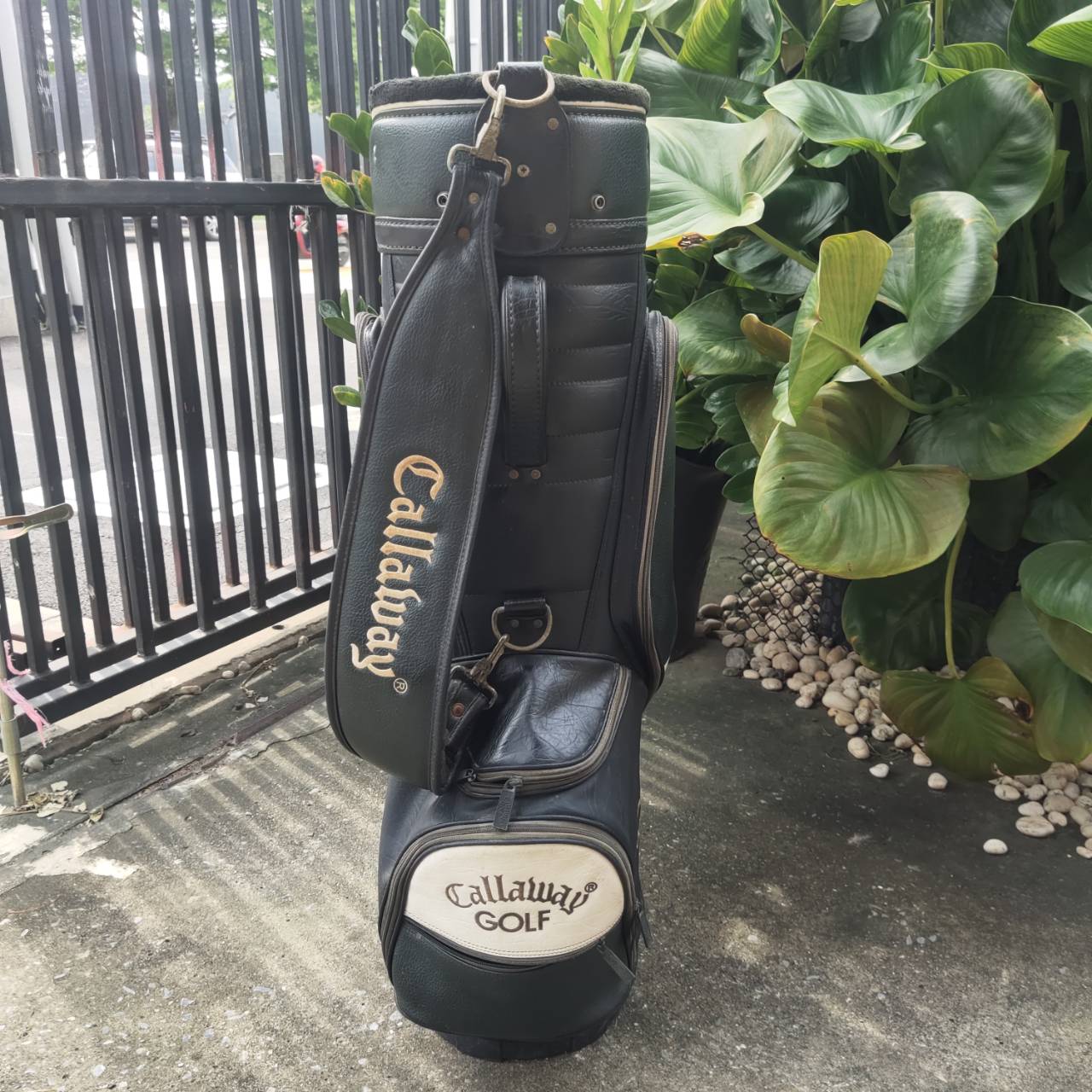 ถุงกอล์ฟ Callaway C4 วัสดุดีมาก ภายในบุกำมะหยี่ด้วย ถุง TOUR ใบใหญ่เลย ใส่ของจุ๊กๆ