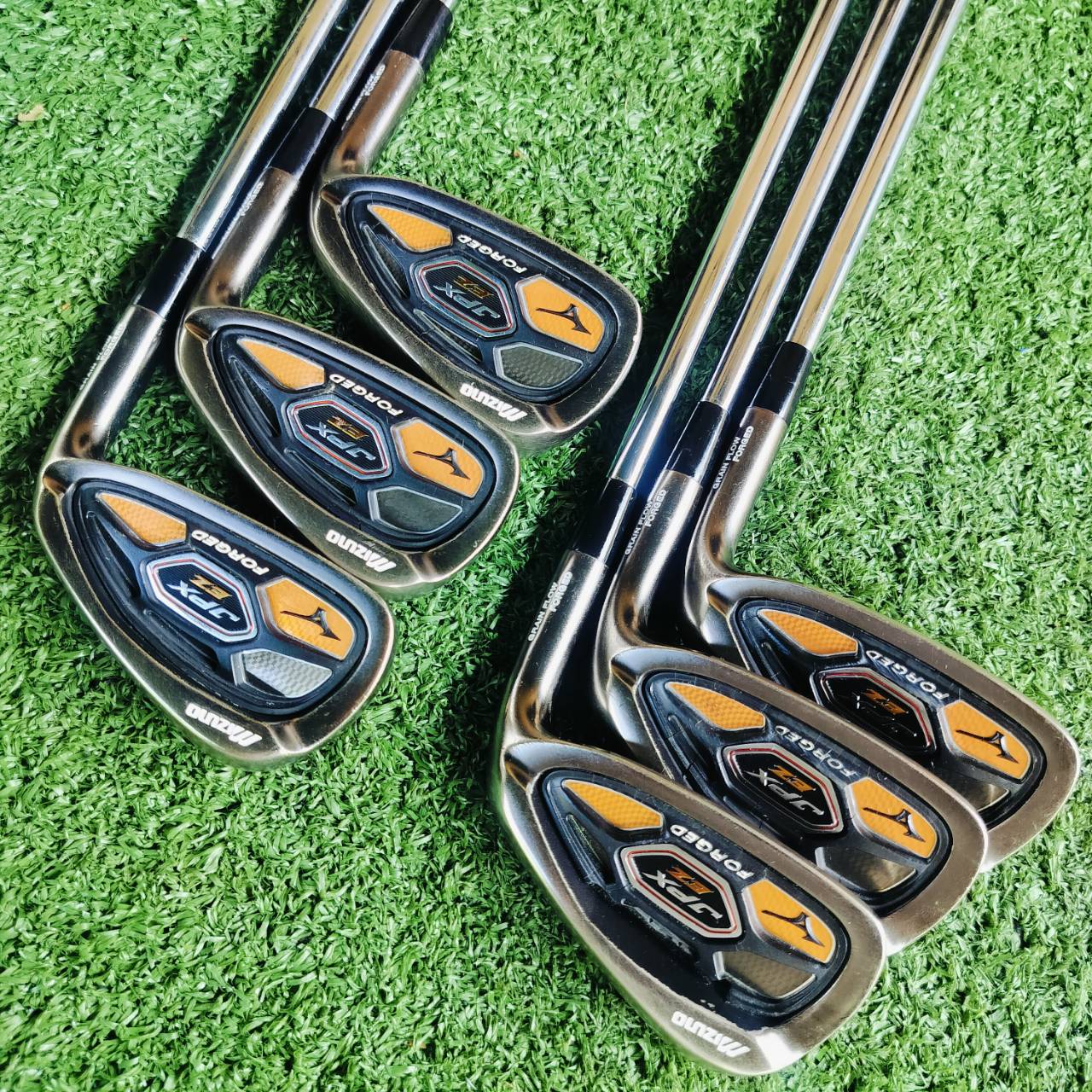 ชุดเหล็ก MIZUNO JPX EZ FORGED “ตีง่ายที่สุด” GRAIN FLOW FORGED ร่องด้านหลังใบเหล็ก ลงไปลึกสุด ทำให้ขยาย sweet spot ได้มากขึ้น และด้านหลังใบเหล็ก ออกแบบพิเศษเพื่อให้ความรู้สึกนุ่มนวล ไม้กอล์ฟพรีเมี่ยมมือสอง ของแท้ By NakaraLuxurious