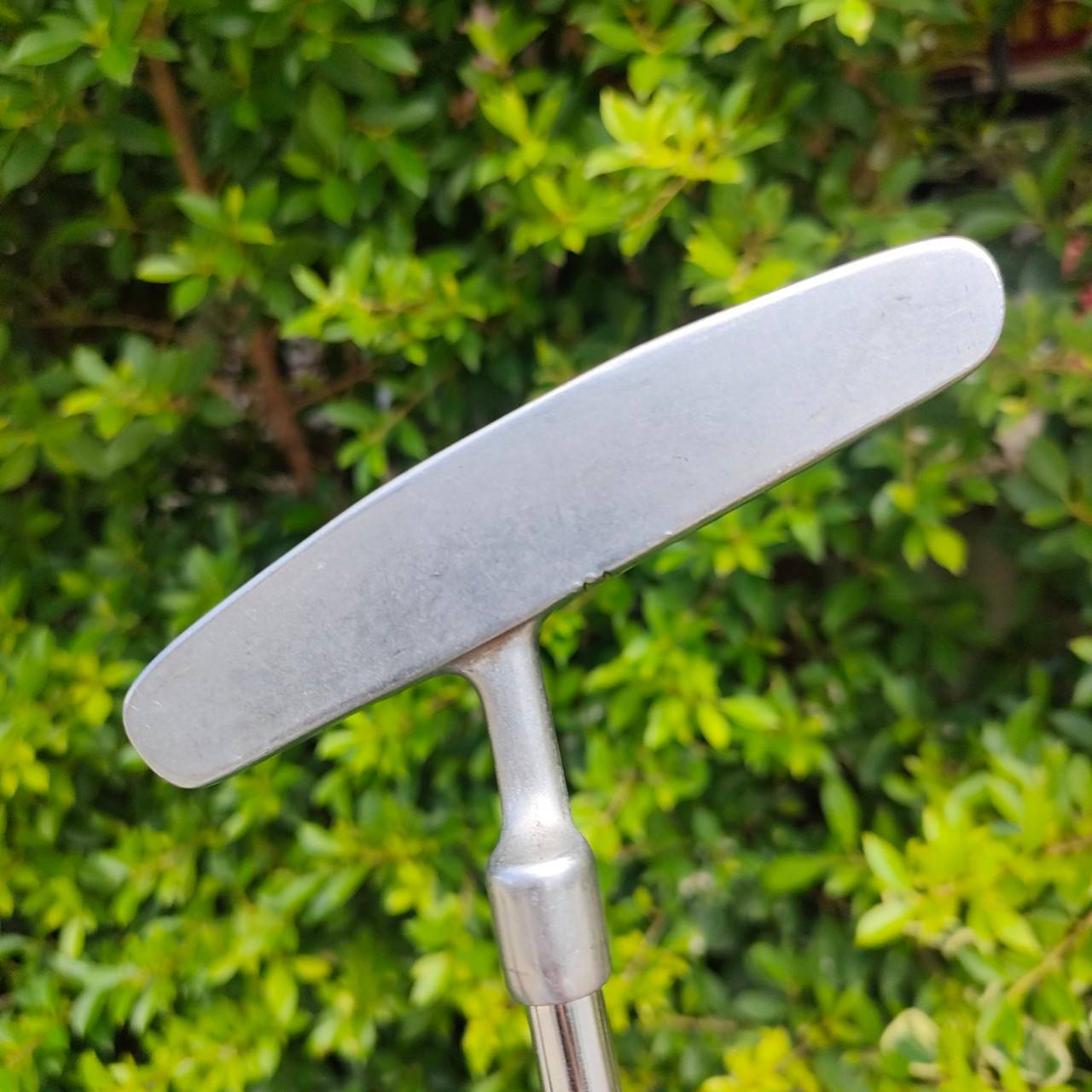 PUTTER RAM 810 ความยาว 34 นิ้ว รุ่นนี้ Tom Watson ออกแบบ ทำบล๊านซ์ได้ดีมาก พัตต์ตรง ด้วยสองข้างที่บล๊านซ์ และไม่หนัก แต่สวิงเวทดีมากๆ พัตต์นุ่ม ไม้กอล์ฟมือสอง ของแท้ BY NakaraLuxurious