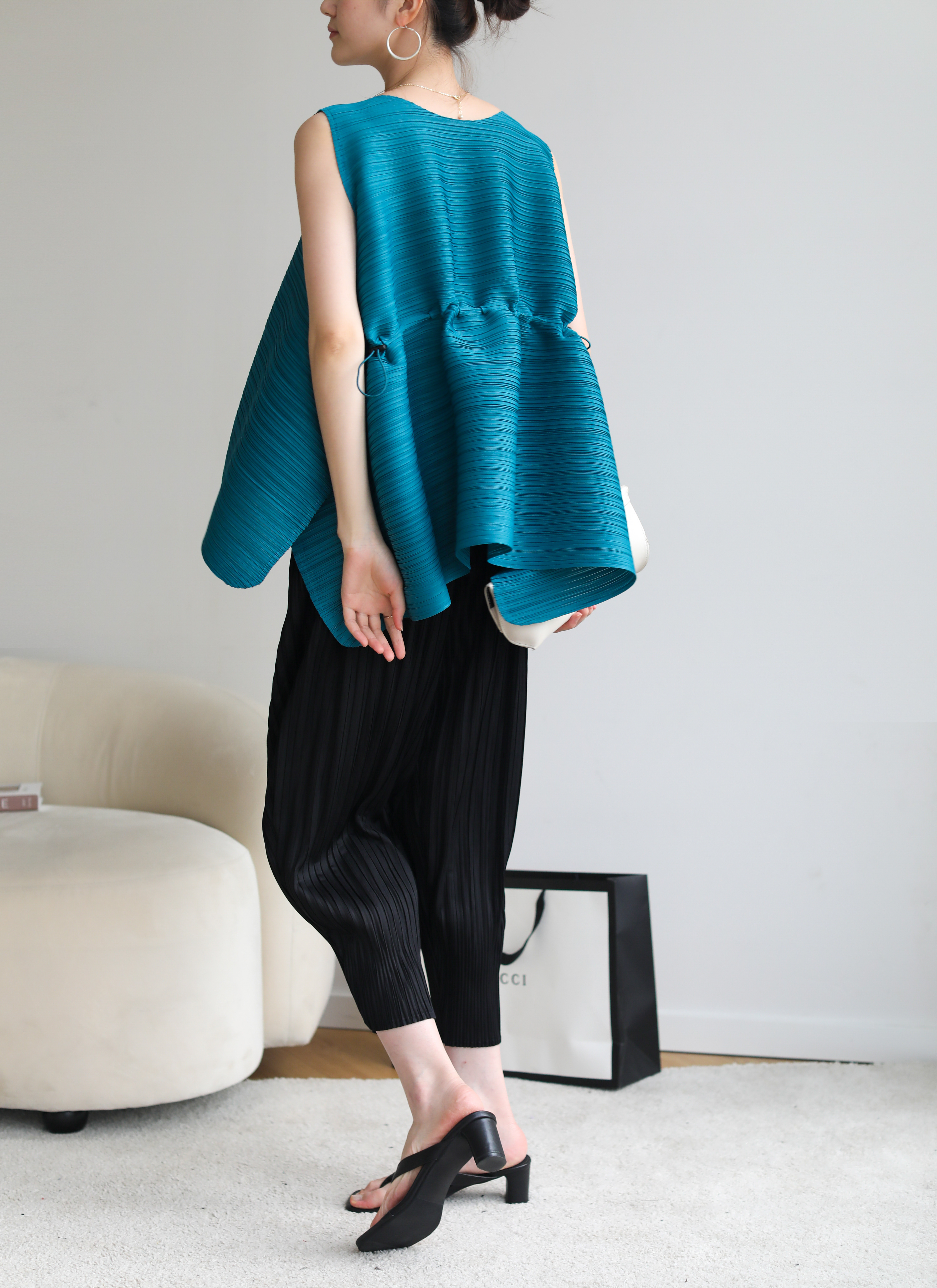 ปรับราคาลง20%!! 2MUAY รุ่น GJO7649 เสื้ออัดพลีทคุณภาพ SLEEVELESS CINCHED WAIST PLEATED TOP 11 สี FREE SIZE