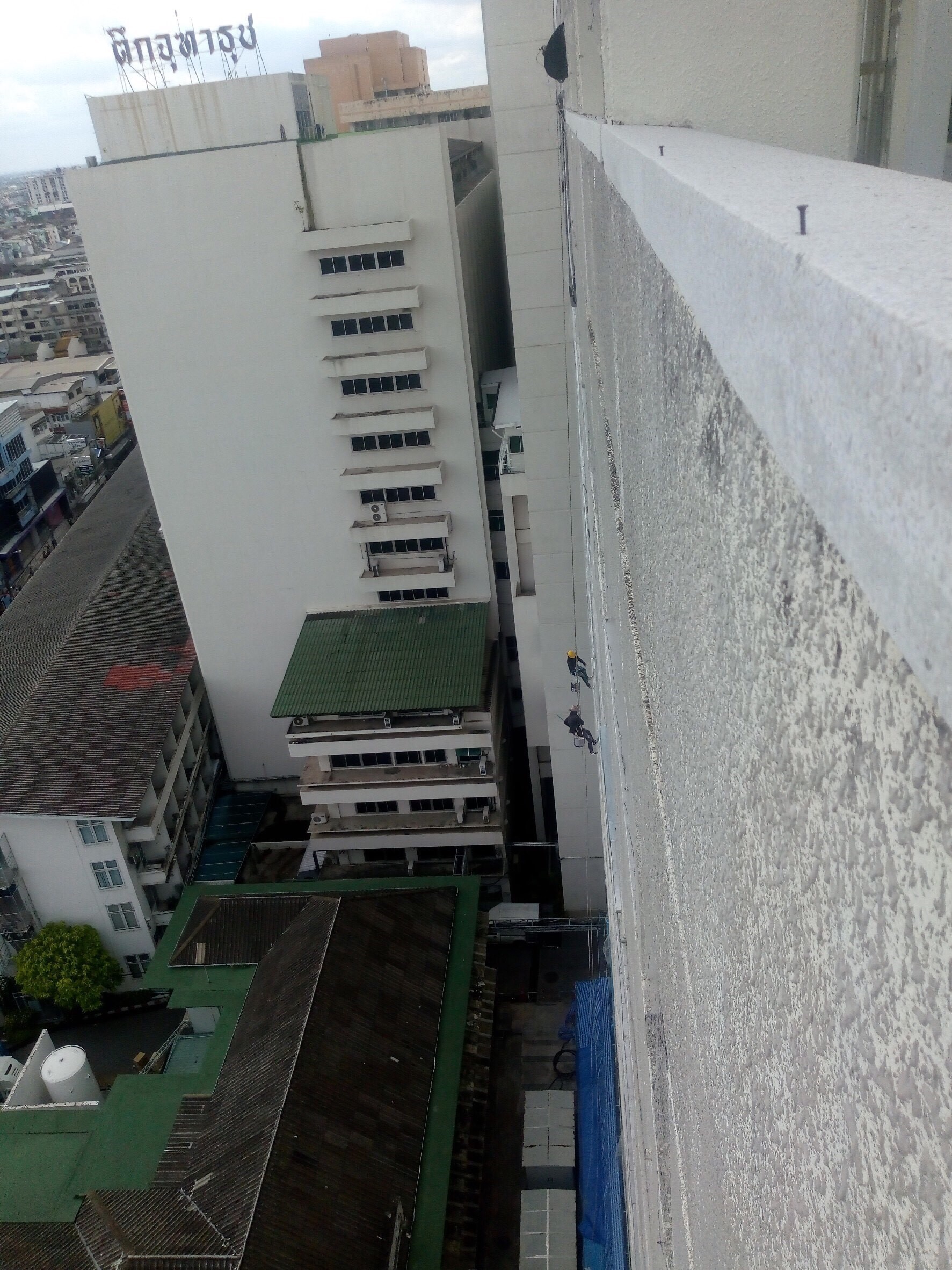 1.งานปรับปรุงระเบียงเปลี่ยนท่อและทาสีตึกอัษฎางค์ชั้น 1-13 รพ.ศิริราช