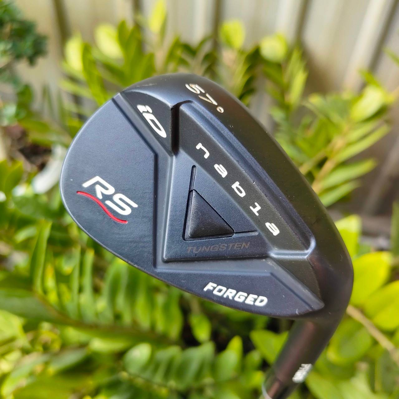 WEDGE PRGR RS iD NABIA FORGED องศา 57 เบาท์ 12 ก้าน N.S.PRO SS III FLEX WEDGE ชิพง่าย เข้าบอลแน่น วัสดุสวยดุดัน หน้าใบยังมี ลายพิเศษ และร่องคมลึก ทำให้สปินแบบจัดๆ ไม้กอล์ฟพรีเมี่ยมมือสอง ของแท้ By NakaraLuxurious