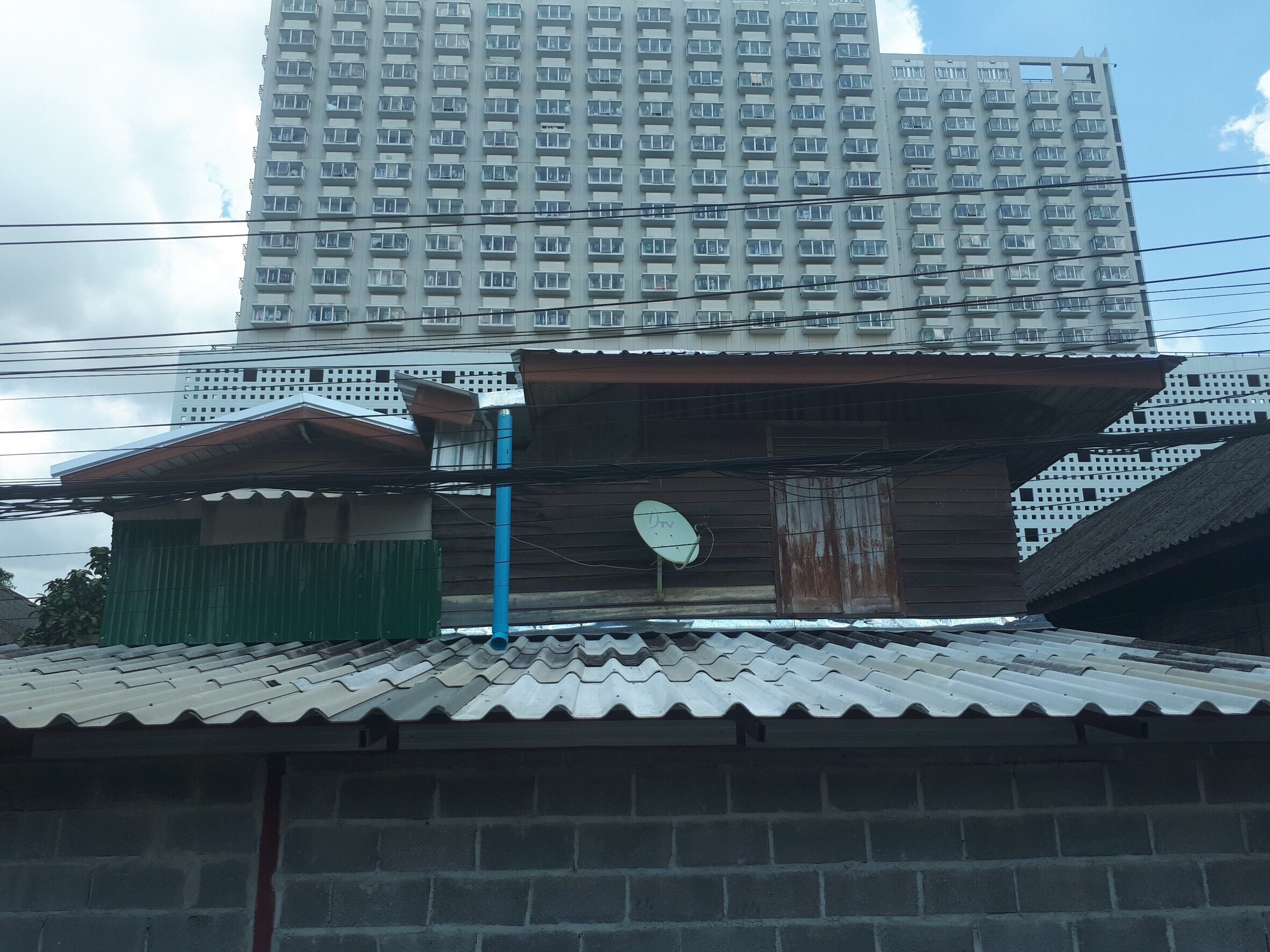 งานเปลี่ยนหลังคาบ้านพักรถไฟบางกอกน้อย การรถไฟแห่งประเทศไทย