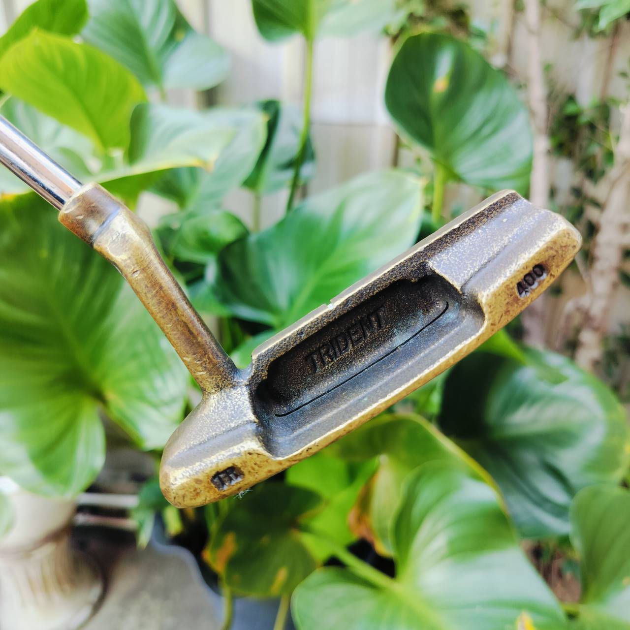 PUTTER TRIDENT วัสดุทองเหลือง ความยาว 35 นิ้ว ใส่กริพ WINN ฟีลลิ่งดีกว่าวัสดุทั่วไปมาก พัตต์นิ่ง และวางระยะได้ดีกว่ามาก ขัดแล้วสวยเลยค่ะ ไม้กอล์ฟพรีเมี่ยมมือสอง ของแท้ By NakaraLuxurious