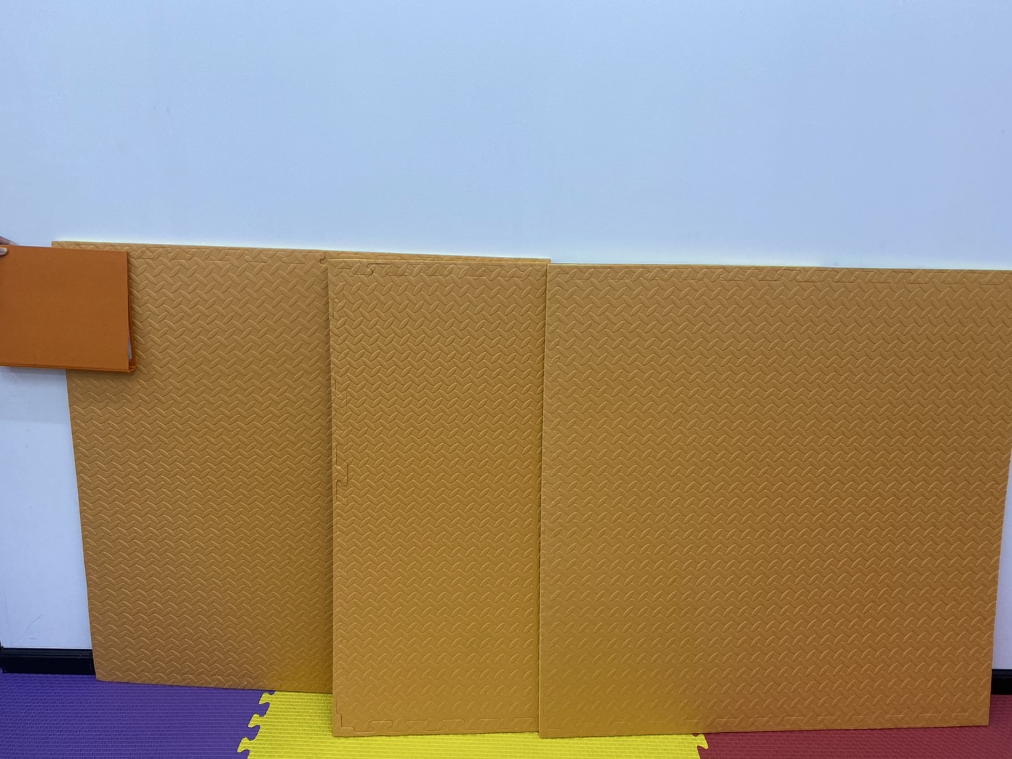 แผ่นปูพื้นกันกระแทก จิ๊กซอว์ EVA 2สีใช้งานได้ 2 ด้าน ขนาด100*100 ซม. หนา20มม.ราคาต่อ 1 ตารางเมตร แผ่นรองคลาน พร้อมส่งในไทย