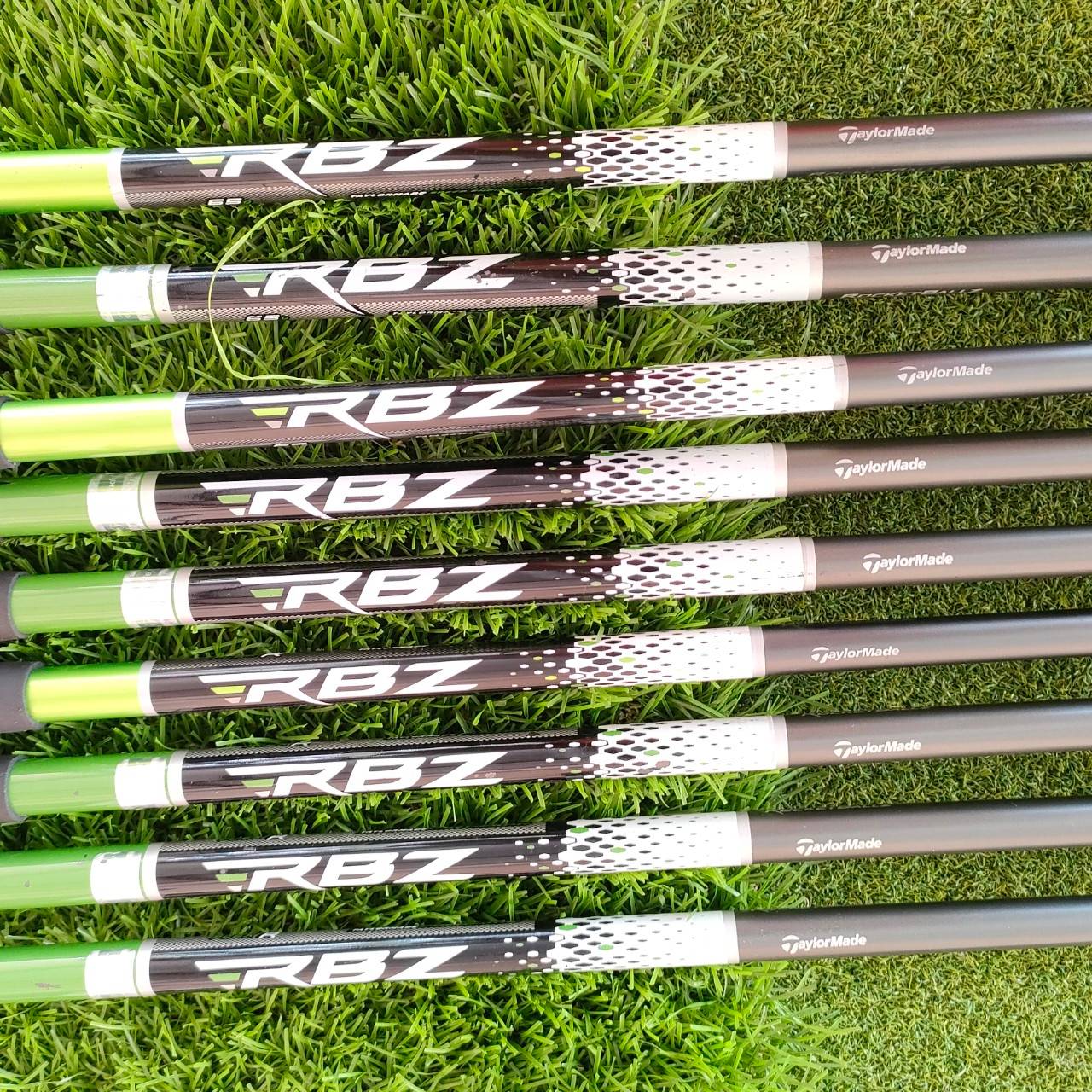 ชุดเหล็ก TAYLORMADE RBZ มีเหล็ก 4- 9 PW AW SW ชุด 9 ชิ้น ก้าน TAYLORMADE RBZ FLEX R เหล็กตีง่ายตีไกลและตีมันส์มาก
