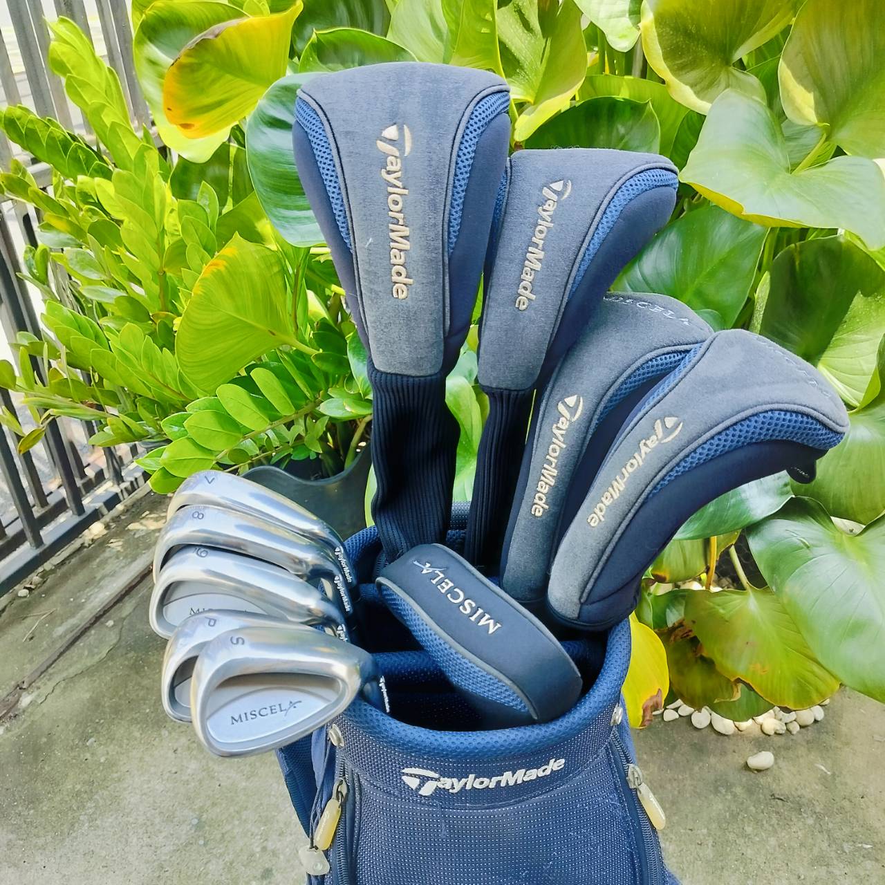 🏌️♀️ไม้กอล์ฟสำหรับผู้หญิง 🏌️♀️ ** ถุงกอล์ฟมีตำหนิ มีรูป** . SET TAYLORMADE MISCELA เป็นก้านเบาพรีเมี่ยมจริงๆ หัวไม้หัวใหญ่ หน้าเด้ง ตีตรง ไม้ช่วยเพิ่มระยะให้อย่างดี ไม้กอล์ฟพรีเมี่ยมมือสอง ของแท้ By NakaraLuxurious