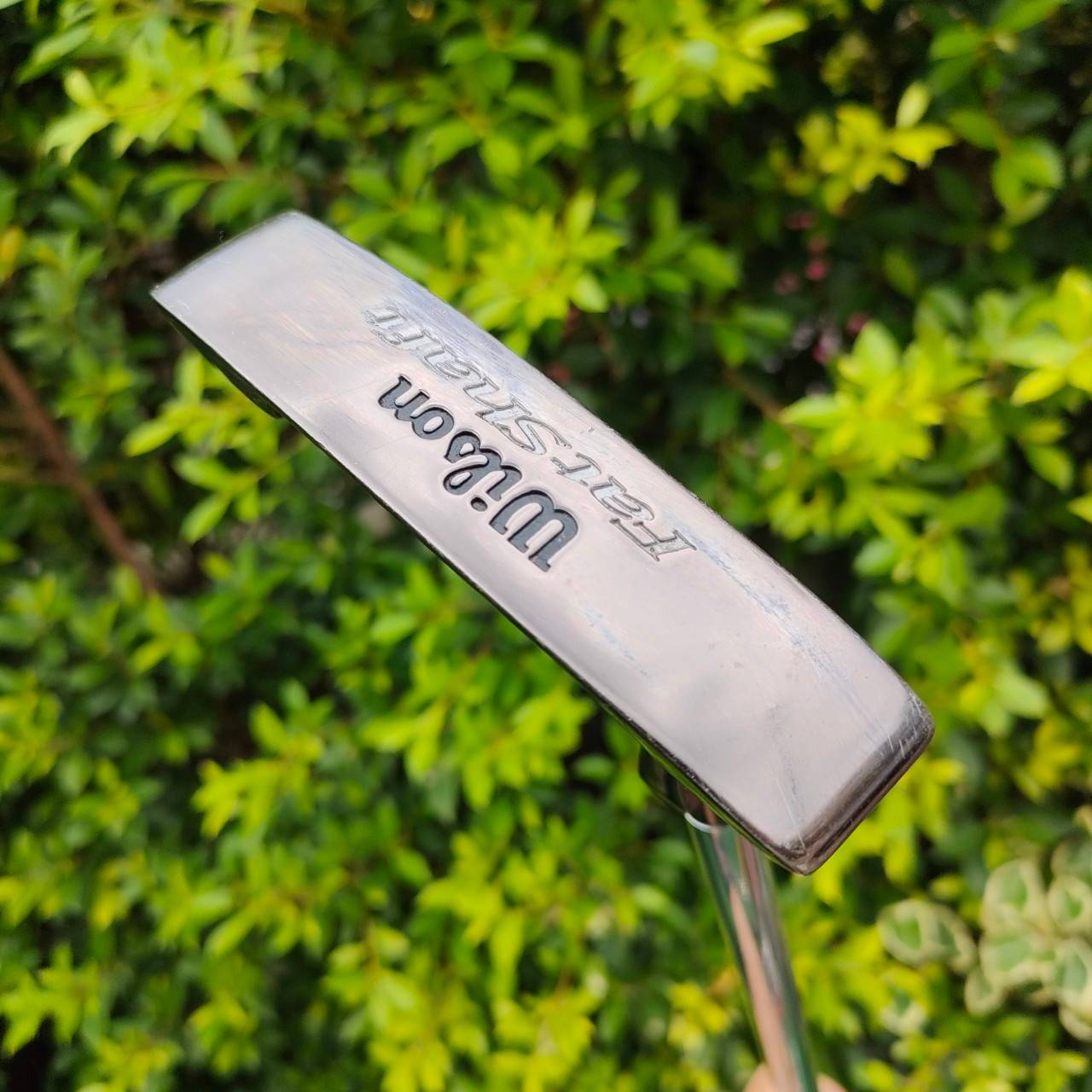 PUTTER WILSON FATSHAFT ความยาว 35 นิ้ว ก้านอ้วน ก้านทำให้ลดการสั่นได้เยอะมาก อินเซิร์ท ทองแดงขัด ทำให้ได้ฟีลมาก พัตต์แบบเกาะไลน์สุดๆ และให้ความรู้สึกดีมาก