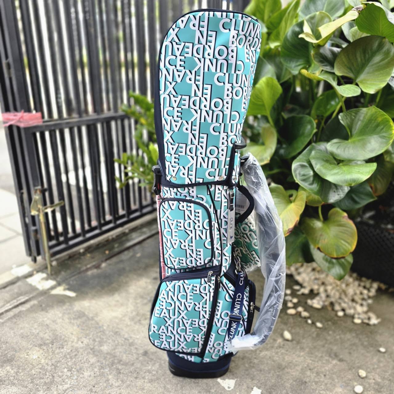 ถุงกอล์ฟ CLUNK Stand Caddy Bag 9.0 Type CL5MNC09 ของใหม่ ของแท้ ส่งตรงจากประเทศญี่ปุ่น น้ำหนักเบามาก เพียงแค่ 3.3 กิโลกรัม
