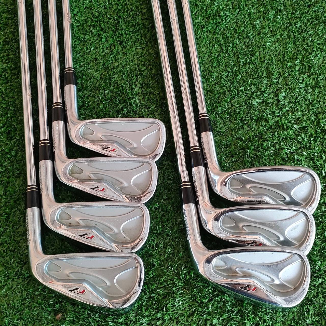 ชุดเหล็ก TAYLORMADE r7 FORGED มีเหล็ก 4-9 เเละ PW ก้าน N.S.PRO 950 GH FLEX S รุ่นนี้สุดยอดของสุดยอดครับ เพราะเป็นเหล็ก FORGED คุณภาพ ระดับสูงของแบรนด์ Taylormade ออกแบบให้ตีง่าย ใบ Cavity ใหญ่ ซึ่งใช้วัสดุเยอะมาก แพงมาก หายาก และจะทำให้ตีทั้งนุ่ม และไกลสุ