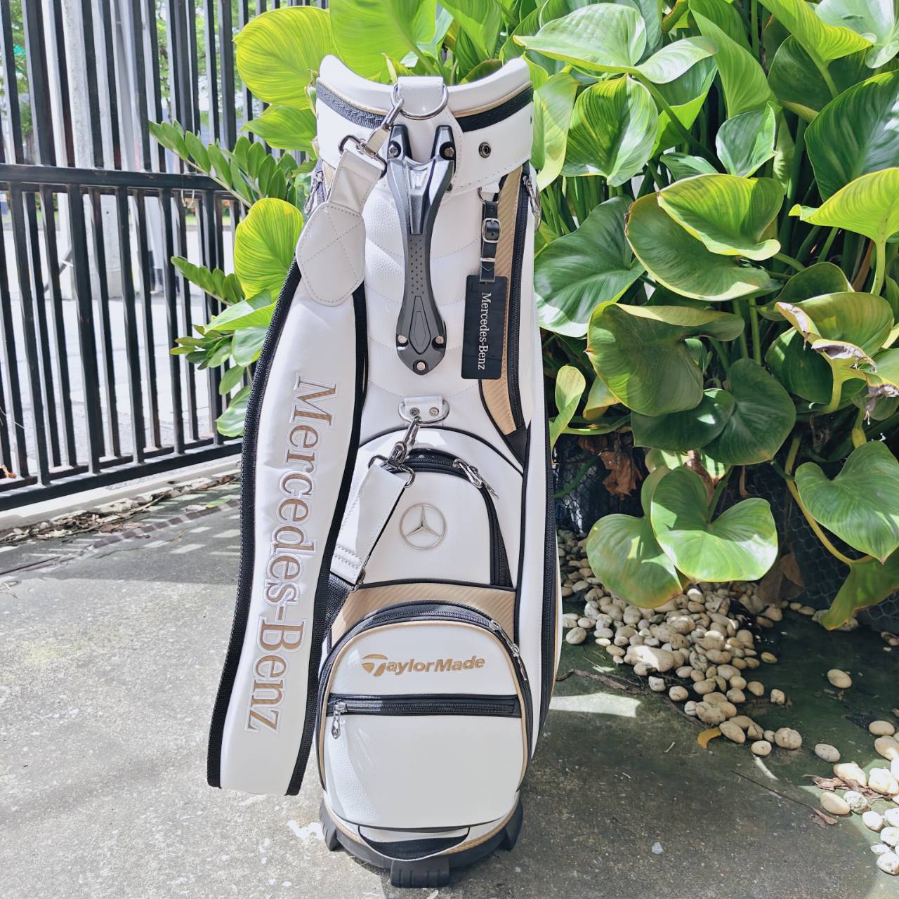 Taylormade x Mercedes-Benz Golf Bag ✨ สำหรับนักกอล์ฟผู้ชื่นชอบความหรูหราและฟังก์ชันที่เหนือระดับ