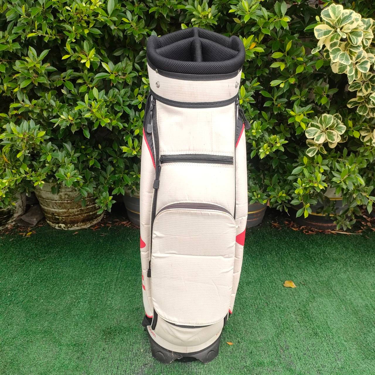 ถุงกอล์ฟ CALLAWAY ของแท้ มือสอง **สีซีดเล็กน้อย** กันน้ำ น้ำหนักเบามาก!! สภาพพร้อมใช้งาน ซิปดี ปากถุงสวย!!! มือสอง ของแท้ BY NakaraLuxurious