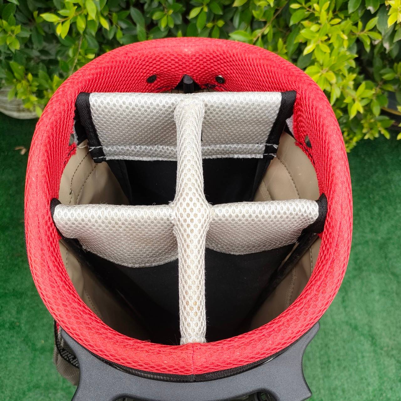 ถุงกอล์ฟ ขาตั้ง มือสอง สภาพสวย แข็งแรงทนทาน มาพร้อมสายสะพายขึ้นหลัง สีของจริงสวยมาก ไม้กอล์ฟมือสอง ของแท้ BY NakaraLuxurious