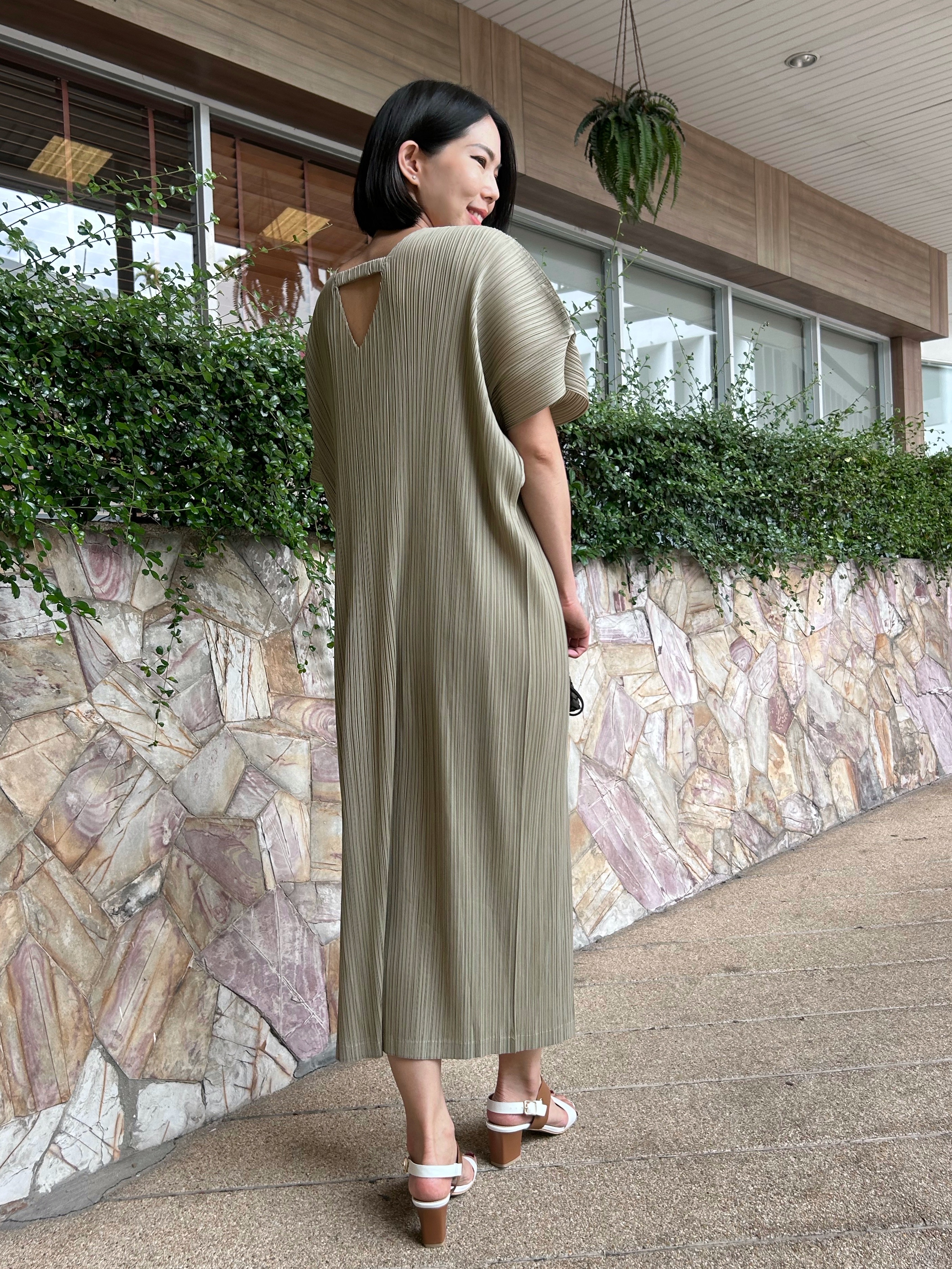 2MUAY รุ่น GJO1408 เดรสพลีทคุณภาพ SHORT SLEEVE V NECK PLEATED DRESS 10 สี FREE SIZE