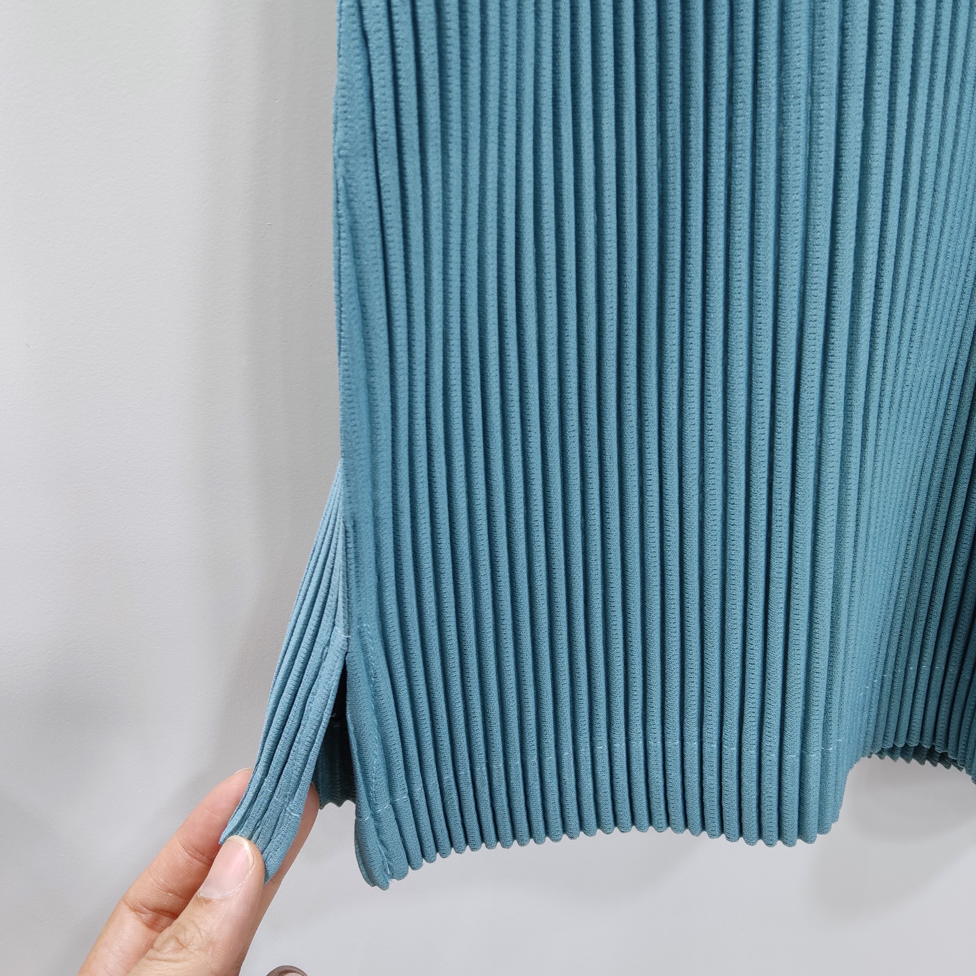 ปรับราคาลง20%!! มีผ่าชาย!! 2MUAY รุ่น GJO2230-9 เสื้อพลีทคุณภาพ THICK SLEEVELESS PLEAT TOP 9 สี FREE SIZE