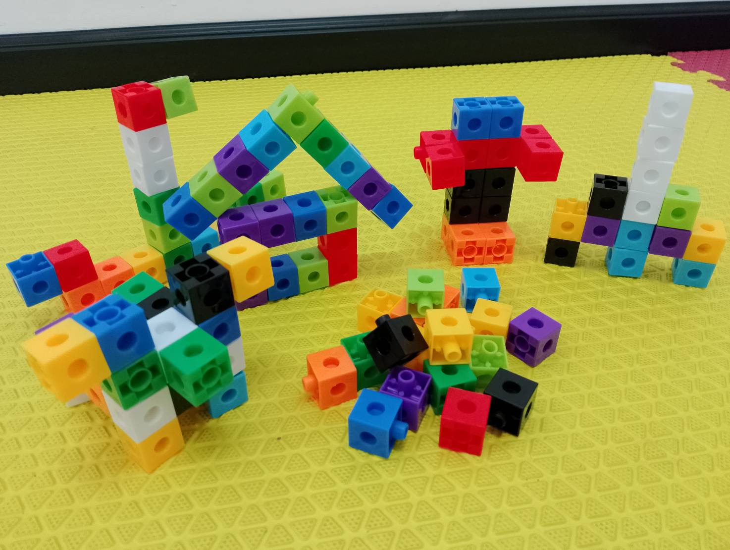 ตัวต่อลูกเต๋า บล็อกลูกบาศก์ เลโก้สี่เหลี่ยม 170 ชิ้น คละสี , ตัวต่อพลาสติก,ลูกเต๋าของเล่น,ตัวต่อ,เลโก้,บล็อก, ของเล่นเสริมพัฒนาการ, ของเล่นเด็ก, สื่อการสอน พร้อมส่งในไทย