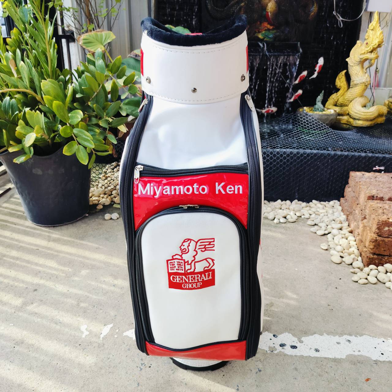 ถุงกอล์ฟ GENERALI ถุงสุดพรีเมี่ยม ภายในบุกำมะหยี่ สีขาวสวย สไตล์อังกฤษ น่าใช้ มือสอง สภาพสวยงาม เดิมๆ ไม้กอล์ฟพรีเมี่ยมมือสอง ของแท้ By NakaraLuxurious