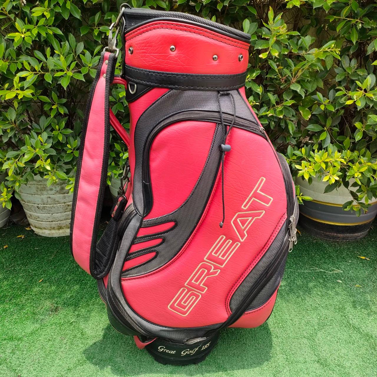 ถุงกอล์ฟ GREAT มือสอง ใช้งานได้ดี ซิปดีครับ สายสะพายมีสีซีดนิดหน่อยครับ