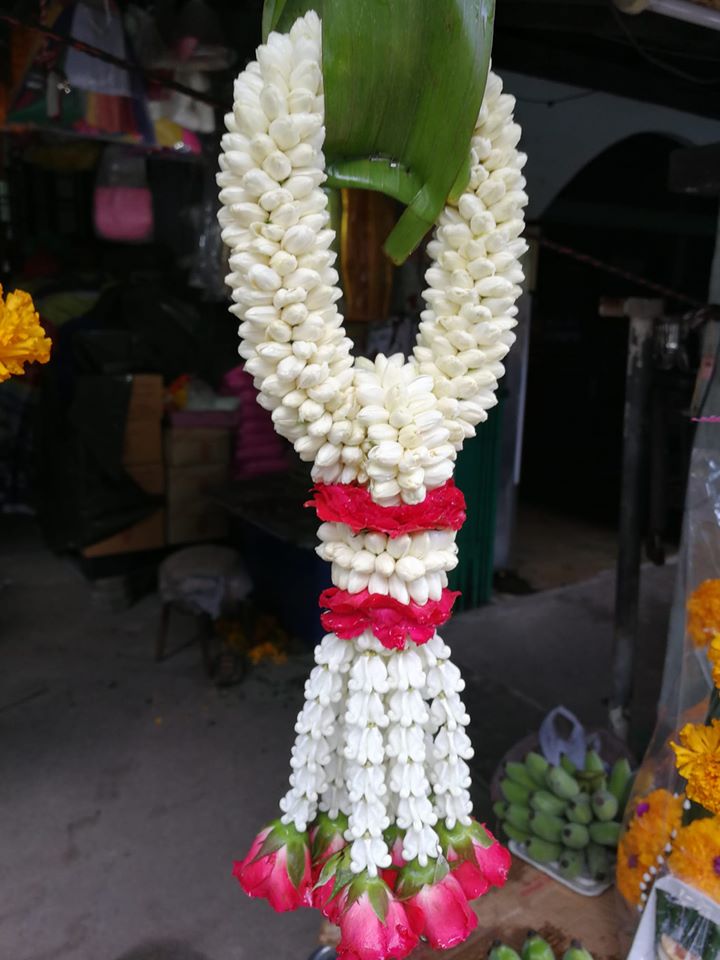 พวงมาลัยวันเเม่