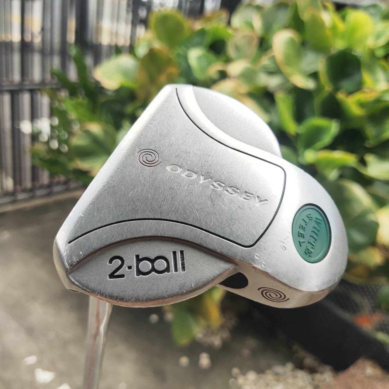 สำหรับคนถนัดซ้าย (Left Hand) PUTTER ODYSSEY TWO-BALL WHITE STEEL ความยาว 33 นิ้ว .