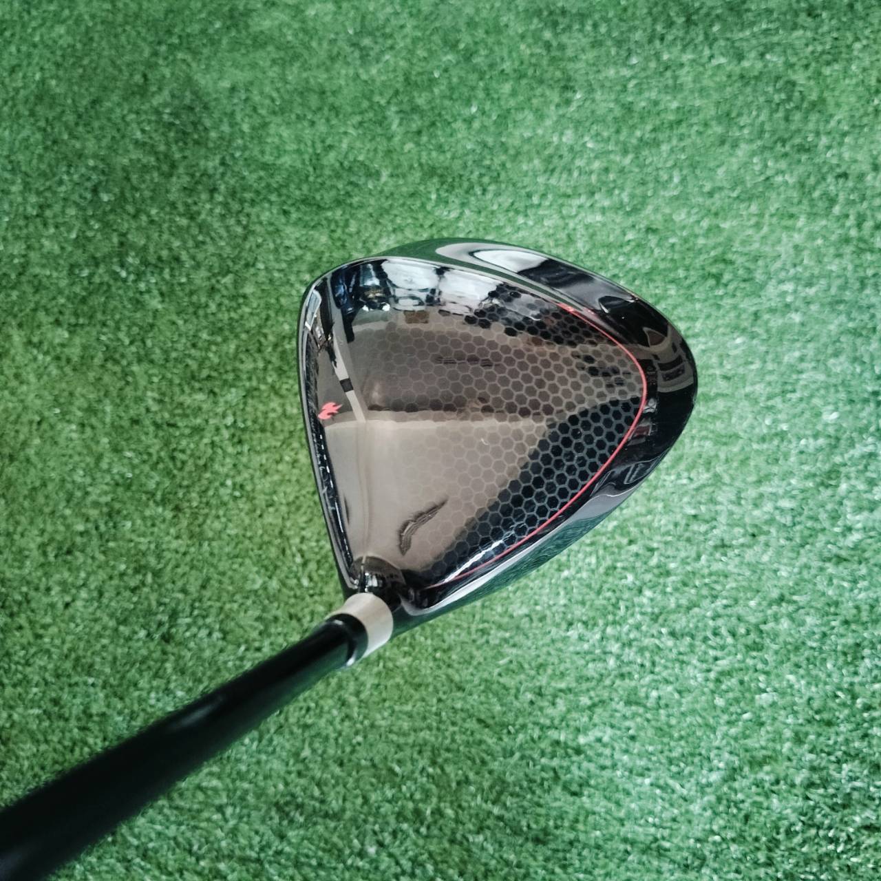 DRIVER TAYLORMADE BURNER SUPERFAST องศา 10.5 ก้าน BURNER SUPERFAST FLEX R กระดองเคฟล่า และส่วนด้านหลังยื่นออกไปมาก ทำให้จุด CG อยู่ต้ำและลึกมาก ไม้กอล์ฟพรีเมี่ยมมือสอง ของแท้ By NakaraLuxurious
