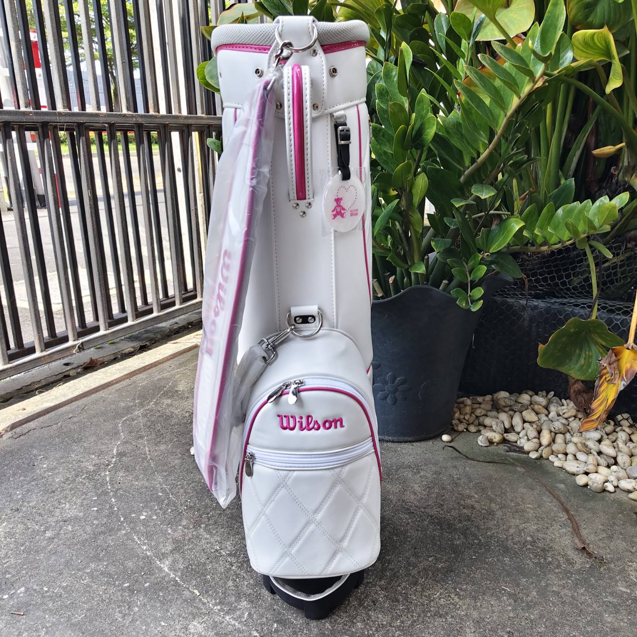 ถุงกอล์ฟ WILSON **มีล้อลาก** มือสองสภาพสวยมาก แทบไม่ได้ใช้ วัสดุดีมากๆ น่าใช้แบบสุดๆเลยค่ะ