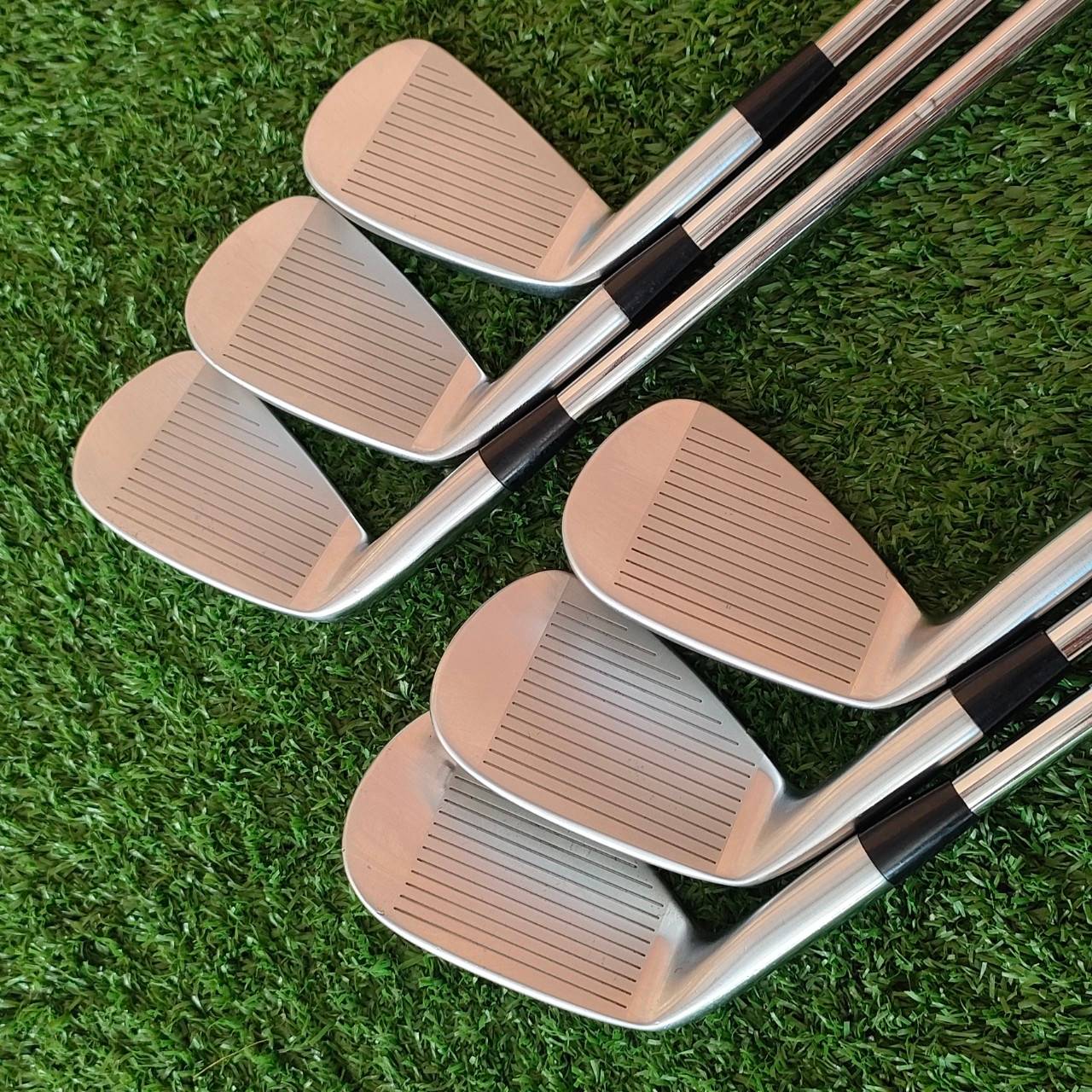 ชุดเหล็ก 2022 Cobra King Forged TEC One Length มีเหล็ก 5-9 เเละ PW เป็นรุ่นใหม่ สภาพใหม่สวยจัด ก้าน KBS S-TAPER LITE FLEX S สุดยอดก้านครับ สุดยอดเหล็กคุณภาพ ที่ตีวงสวิงเดียวกันทั้งชุด ควบคุมได้ดี ฟีลลิ่งดี ได้ผลมากจริงๆครับ