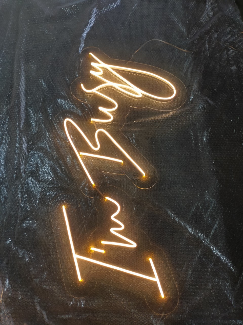 ไฟนีออน เฟค