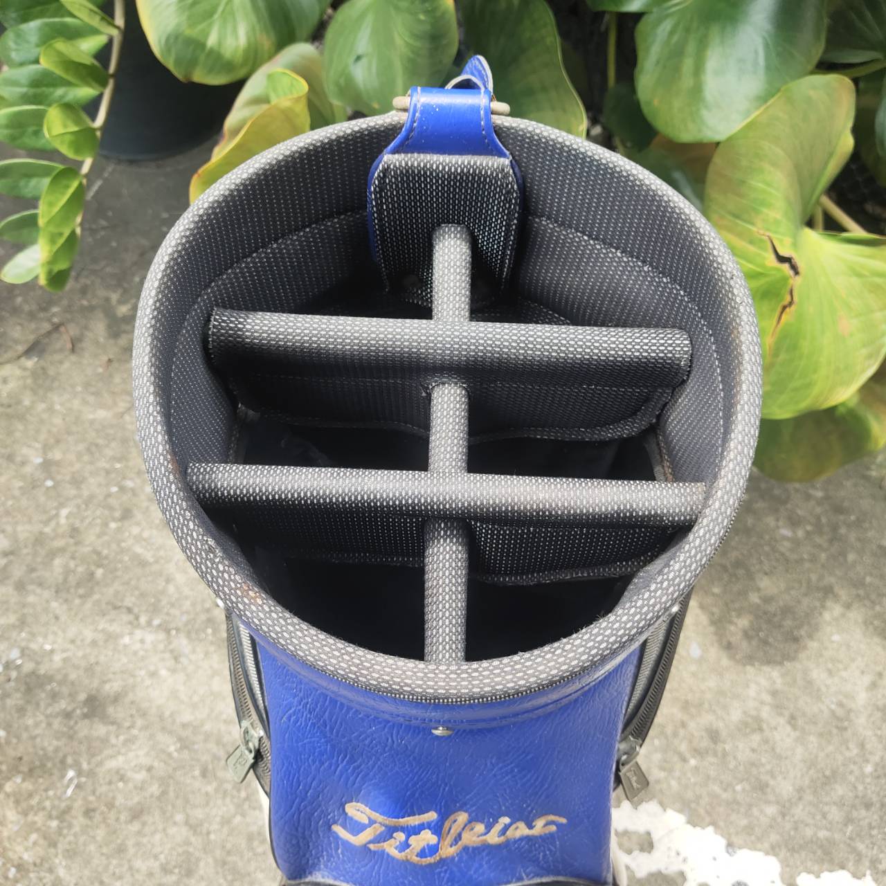 ถุงกอล์ฟ Titleist ถุง TOUR ใบใหญ่ มือสอง สภาพสมบูรณ์ เดิมๆเลยค่ะ