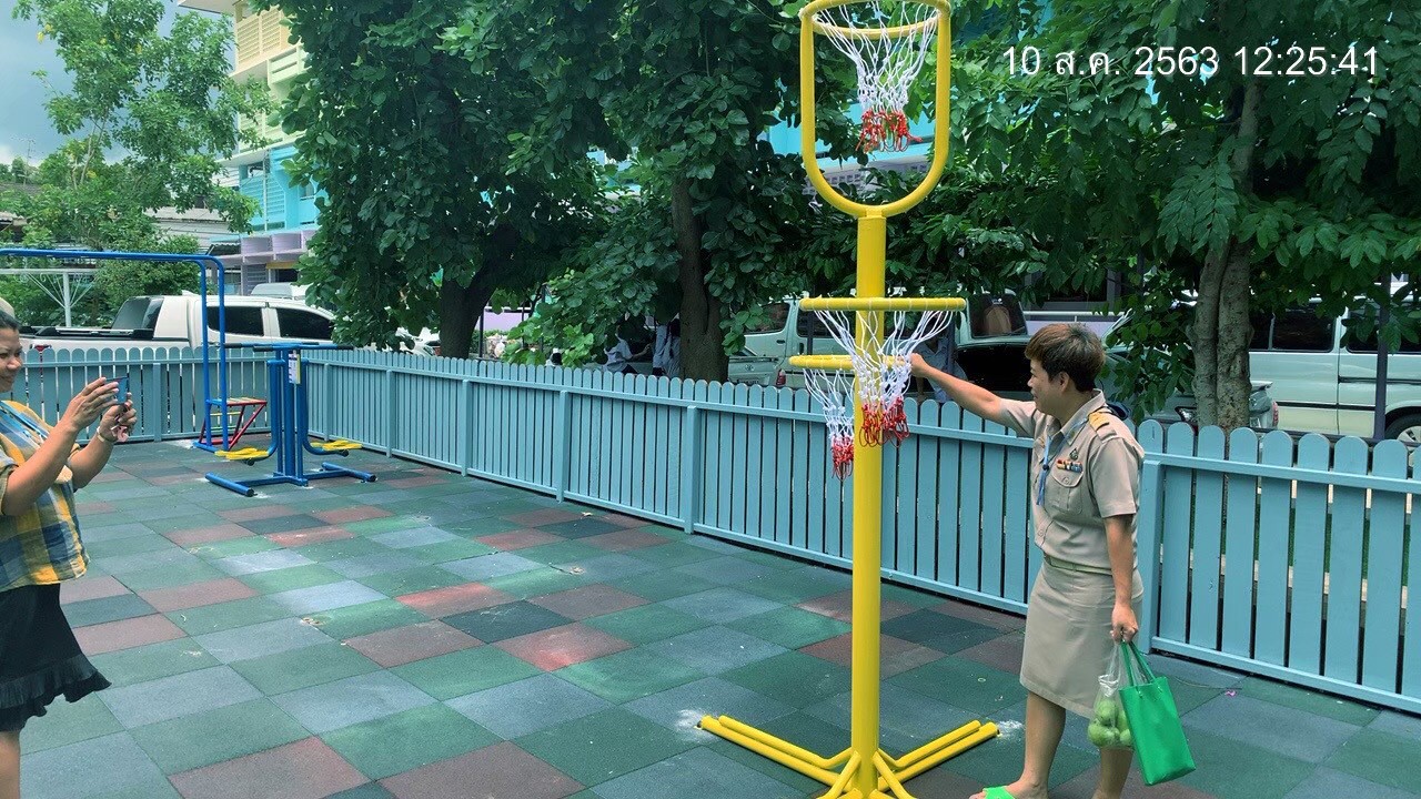 ราชวินิตประถม(บางแค)ทำเวที,ประตู,ที่นั่ง,สนามเด็กเล่น