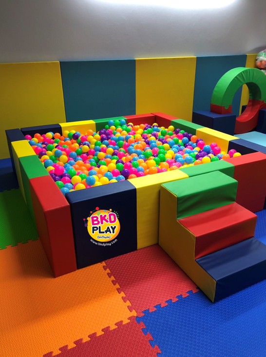 บ่อบอลพร้อมบันได ห้องบอล คอกกั้นเด็ก บุนวมนิ่ม,คอกกั้น, เบาะนุ่มนิ่ม หนัง soft play, indoor playground ของเล่นเสริมพัฒนาการ รับสั่งทำบ่อบอล ตามขนาด