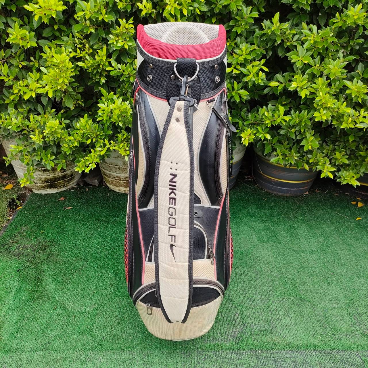ถุงกอล์ฟ NIKE GOLF น้ำหนักเบา ช่องใส่ของเยอะ มือสอง ของแท้ BY NakaraLuxurious