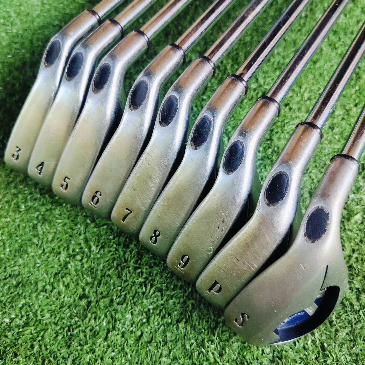 ชุดเหล็ก Callaway X-18 เป็นรุ่นดัง ที่สร้างชื่อให้ Callaway จวบจนมาถึงปัจจุบัน ด้วยเทคโนโลยี ก้านเหล็ก UNI FLEX ของ X - 18 เป็นก้านพรีเมี่ยม สุดยอดจริงครับ ไม้กอล์ฟพรีเมี่ยมมือสอง ของแท้ By NakaraLuxurious