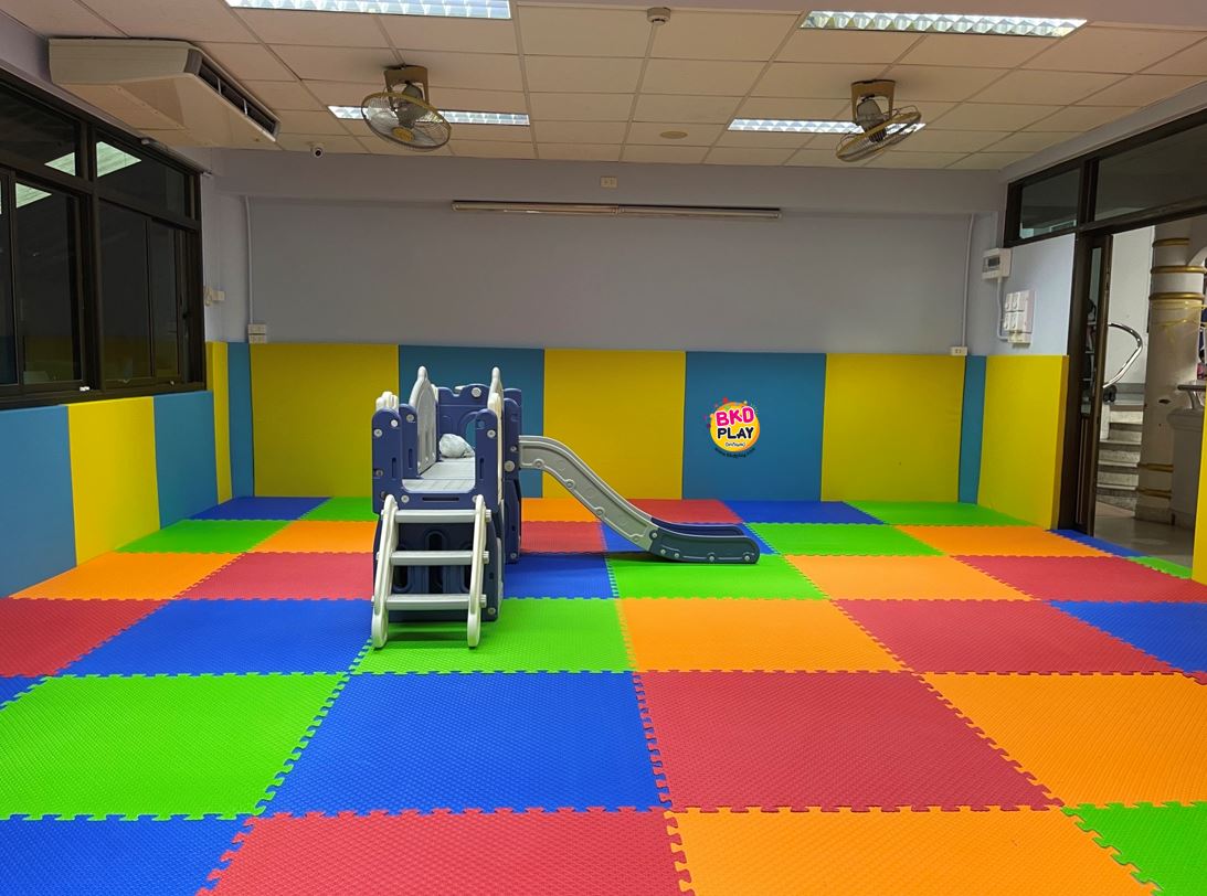 รับทำผนังกันกระแทก บุผนังห้อง หุ้มเสากันกระแทก บุหุ้มหนัง สั่งทำตามขนาดและสี