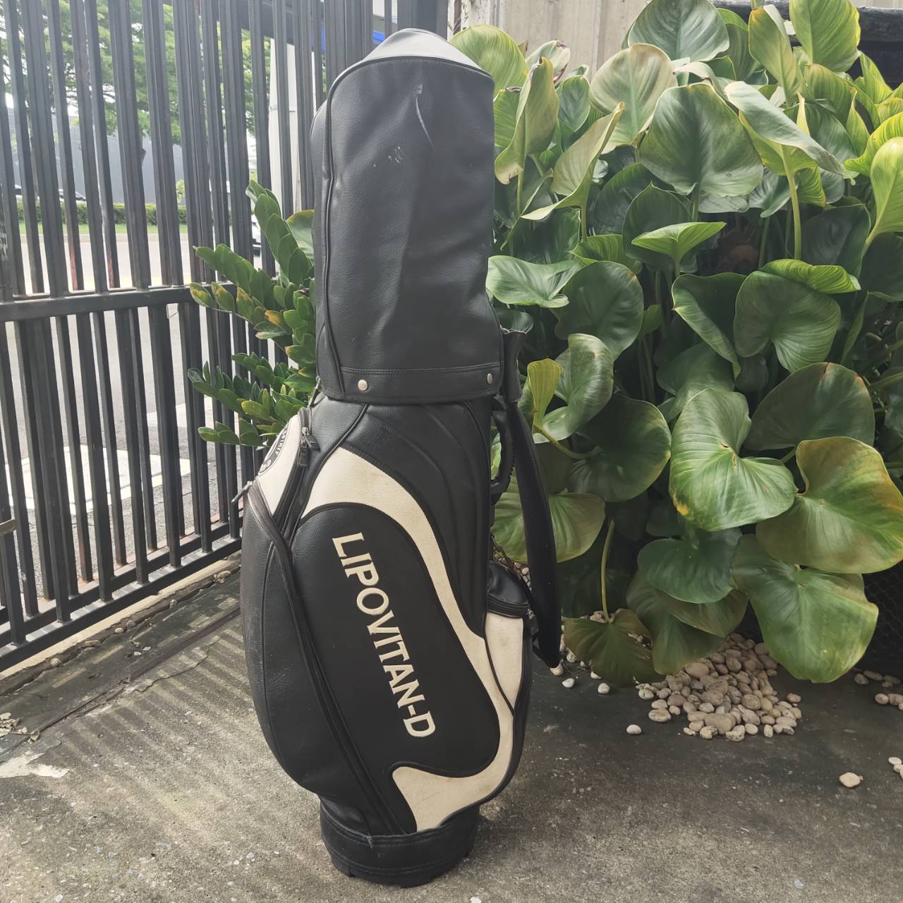 ถุงกอล์ฟ ลิโพตีไกล!!! สภาพถุงโดยรวม เรียบร้อย ซิปใช้ได้ดี ถุง TOUR