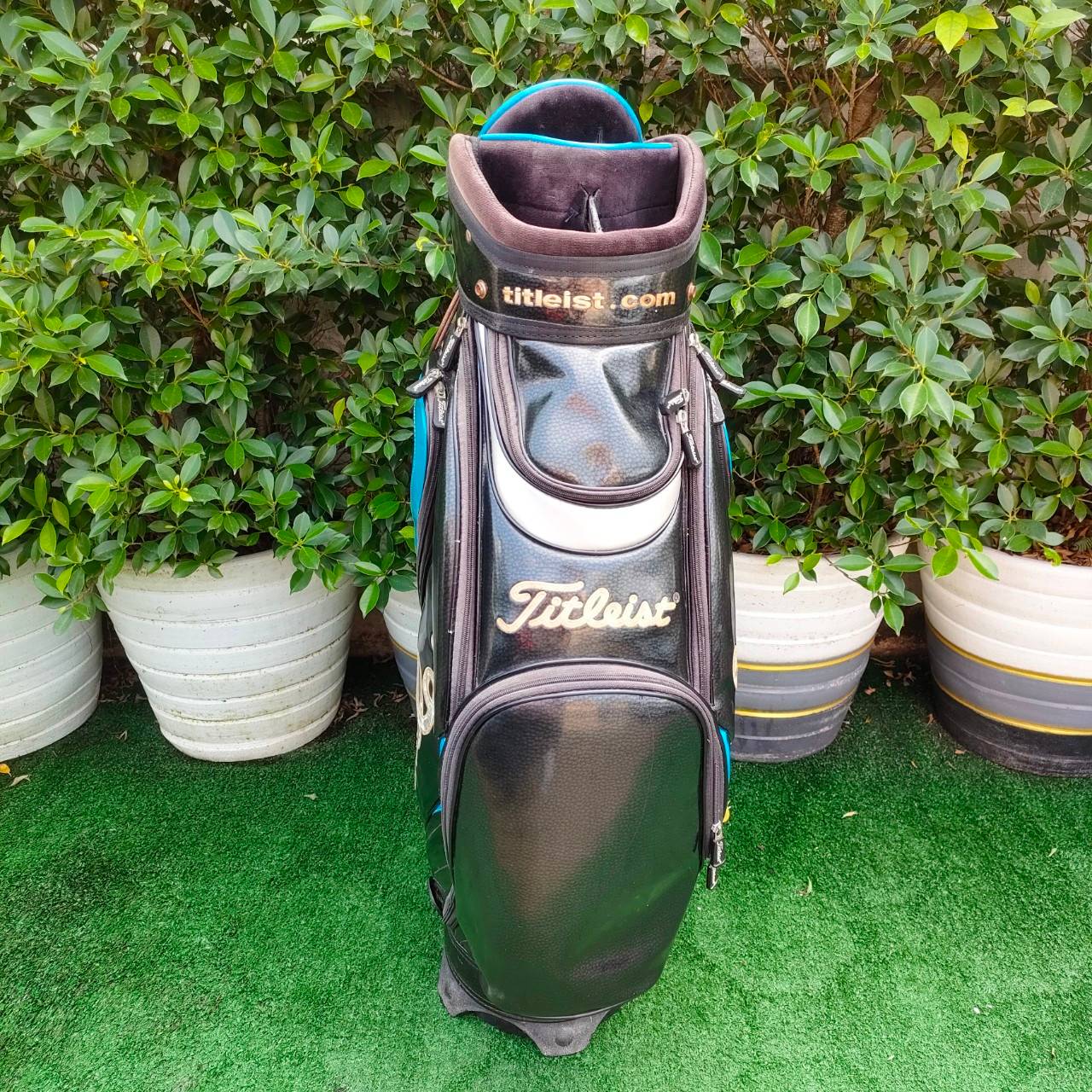 ถุงกอล์ฟ TITLELIST มือสอง ถุงใบใหญ่ ถุง TOUR หนังแก้ว สภาพกลางๆครับ พร้อมใช้