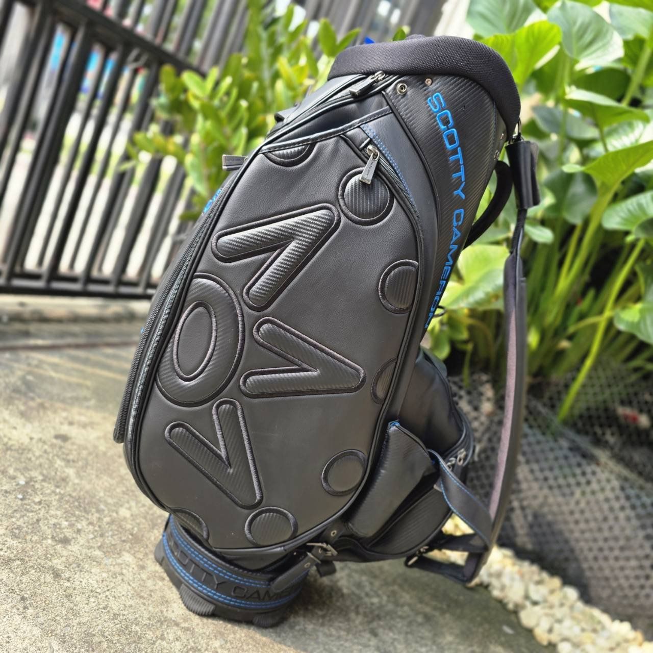 ถุงกอล์ฟ SCOTTY CAMERON TOUR ONLY BACK IN BLACK STAFF BAG RARE TITLEIST CIRCLE T 2019 ของแท้ มือสอง สภาพสวยเดิมตามภาพ หายากมากค่ะ