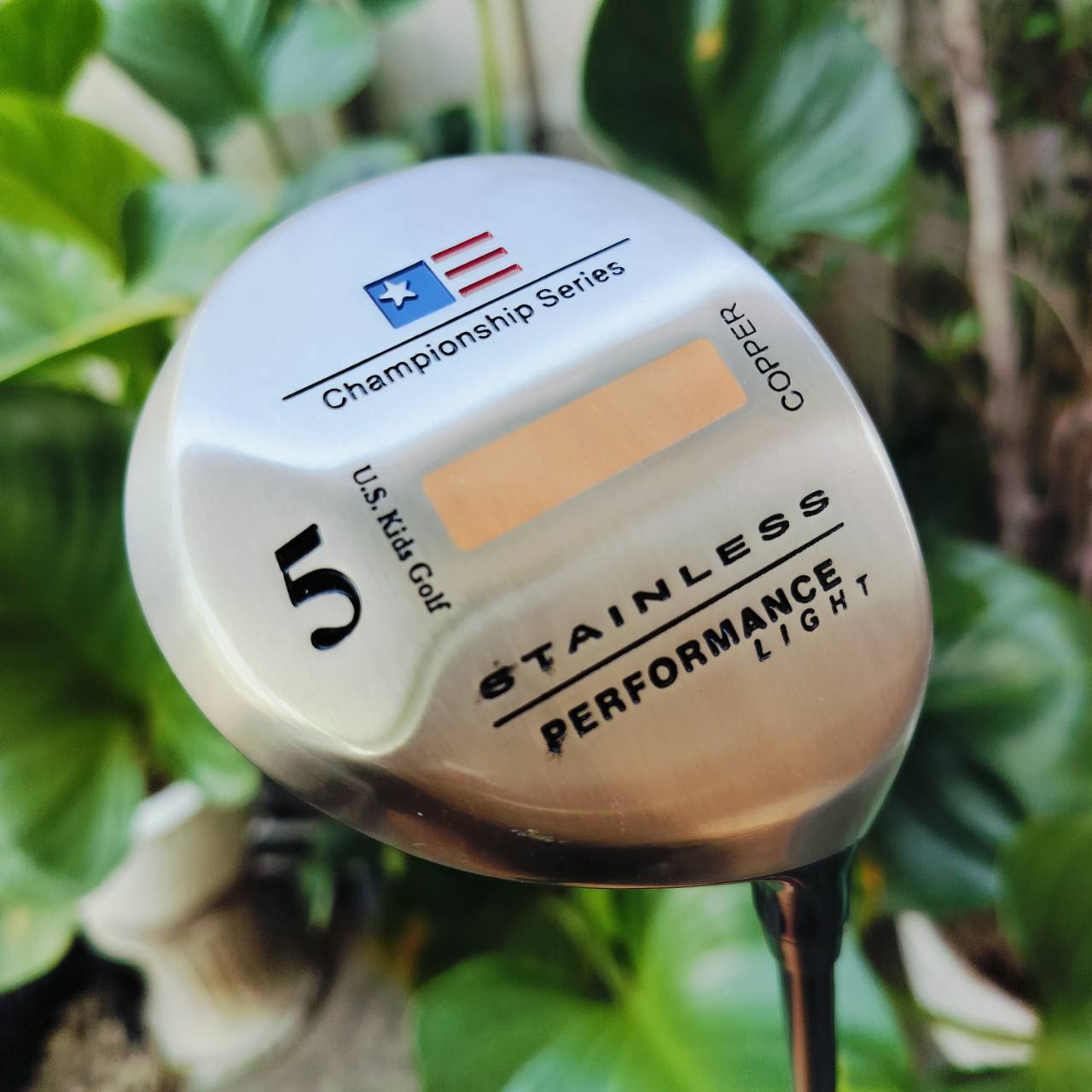 FW5 USKG CHAMPIONSHIP SERIES STAINLESS PERFORMANCE LIGHT ความยาว 37 นิ้ว สำหรับช่วงอายุ 9-11 ก้าน PERFORMANCE มีทองแดงผสม เพื่อทำบล๊านซ์ และดึง CG ให้ต่ำลง ดีที่สุดสำหรับๆน้องๆนักกอล์ฟเยาชน