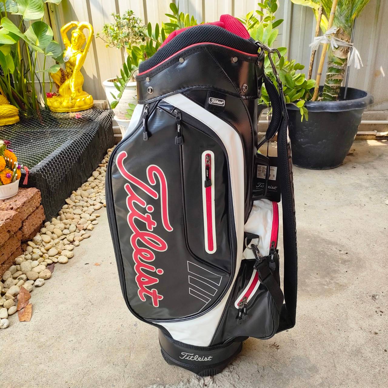 ถุงกอล์ฟ TITLEIST มือสอง สภาพสวยนางฟ้ามากกกกก ถุงสวยเท่ น่าใช้มากค่ะ พรีเมี่ยมมือสอง ของแท้ By NakaraLuxurious