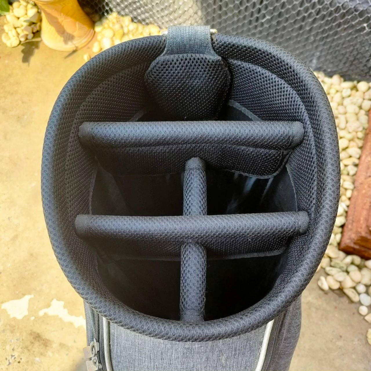 ถุงกอล์ฟ SRIXON ของศูนย์ มือสอง สภาพเหมือนใหม่ ไม่เคยใช้งานเลยครับ ถุงสวย เรียบหรู สไตล์ญี่ปุ่นๆ ไม้กอล์ฟพรีเมี่ยมมือสอง By NakaraLuxurious