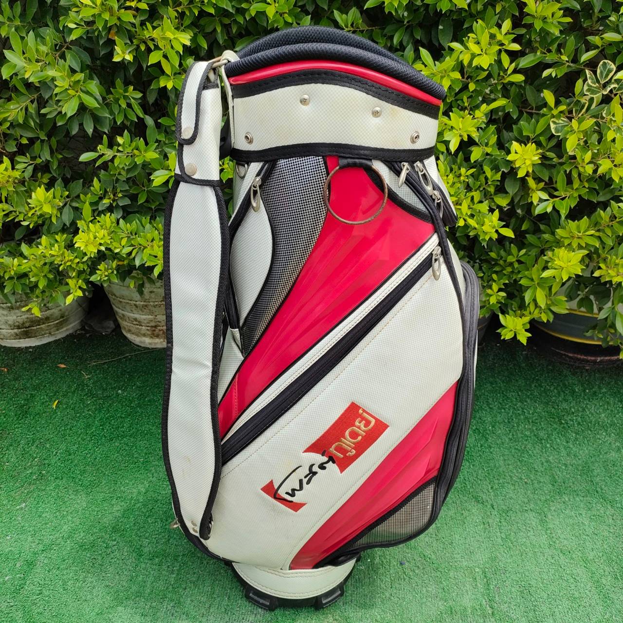 ถุงกอล์ฟ โพสต์ ทูเดย์ มือสอง เป็นถุงทัวร์ หนังสวย สภาพสมบูรณ์ พร้อมใช้งาน ใส่ของได้เยอะ ไม้กอล์ฟมือสอง ของแท้ BY NakaraLuxurious