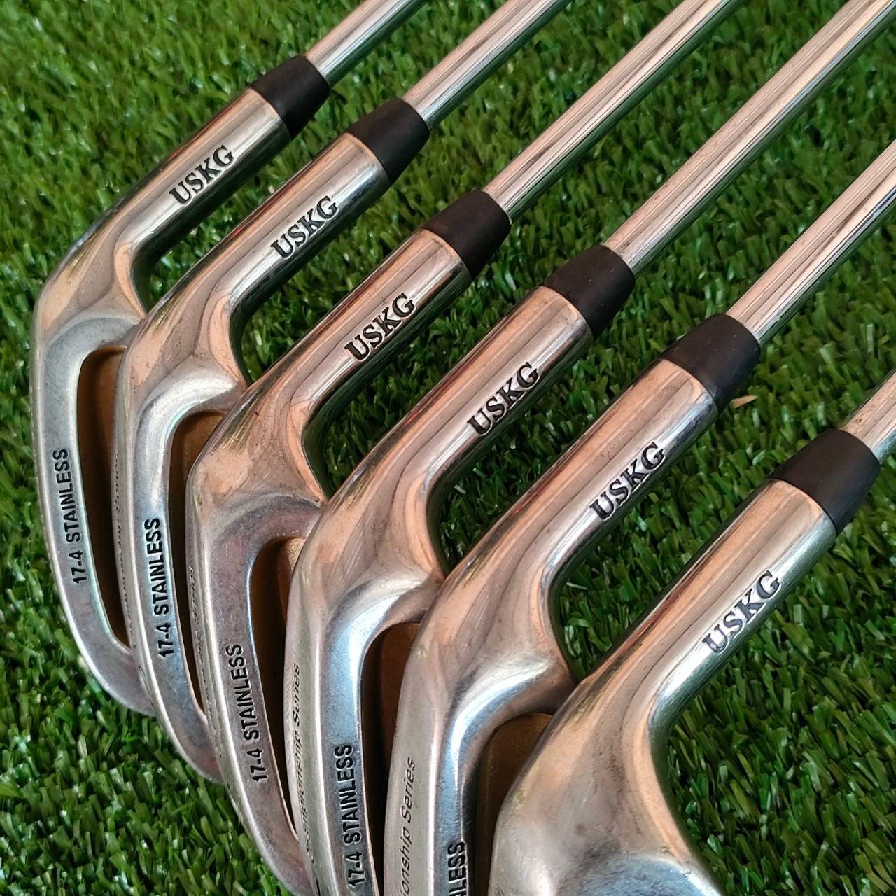 ** ไม้กอล์ฟสำหรับเด็ก ** ชุดเหล็ก U.S.KIDS GOLF 17-4 STAINLESS มีเหล็ก 4,5,6,7,9 เเละ PW **ขาดเหล็ก 8 ** ความยาวเหล็ก 7 ** 36 นิ้ว *