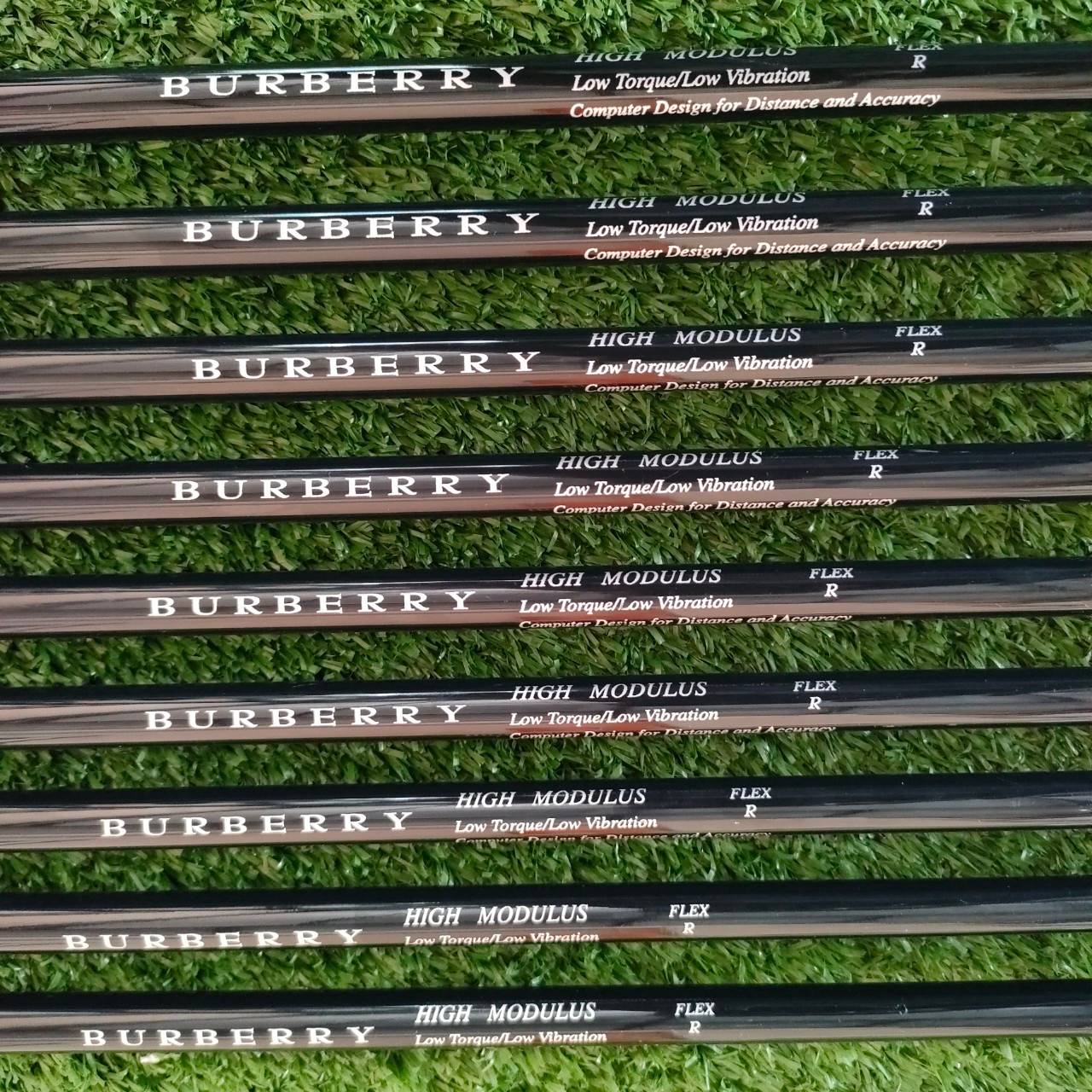 ชุดเหล็ก BURBERRY TWIN METAL ของใหม่!! มีเหล็ก 3-9 เเละ PW SW ก้าน BURBERRY FLEX R TWIN METAL คือมีทองแดงผสม ทำให้จุดสปีตสปอตกว้างขึ้นมาก!! มือหนึ่ง ของแท้ BY NakaraLuxurious