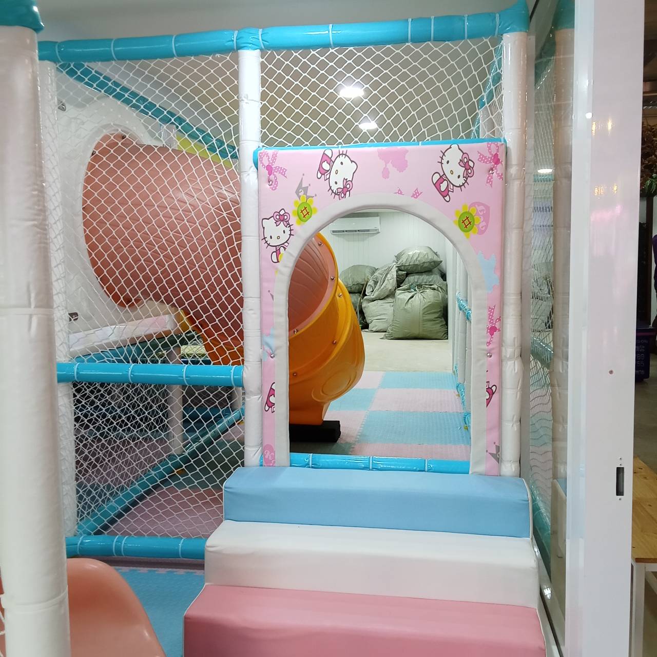 บ้านบอลเด็ก ชุดสนุกเด็กแสนหวาน บ่อบอลพร้อมสไลเดอร์และของเล่นมากมาย นุ่มนิ่ม softplay สวนสนุก เครื่องเล่นสนามในร่ม indoorplayground รับสั่งทำบ้านบอลตามธีมสีและขนาดตามพื้นที่ได้ pre order 30-45 วัน